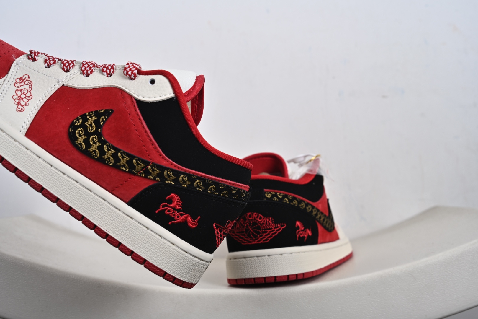 定制版 Air Jordan 1 Low AJ1 乔1“ 马年限定------黑红” #定制鞋盒 高端定制 低帮休闲板鞋 LD8888-013-Top High Quatity Cheap Sneakers Fashion Clothing Clothes Bags handbags Shoes of all Brand wholesale With The best Quality And Beautiful Price from China Factory Chinese suppliers wholesaler seller 定制版 Air Jordan 1 Low AJ1 乔1“ 马年限定------黑红” #定制鞋盒 高端定制 低帮休闲板鞋 LD8888-013