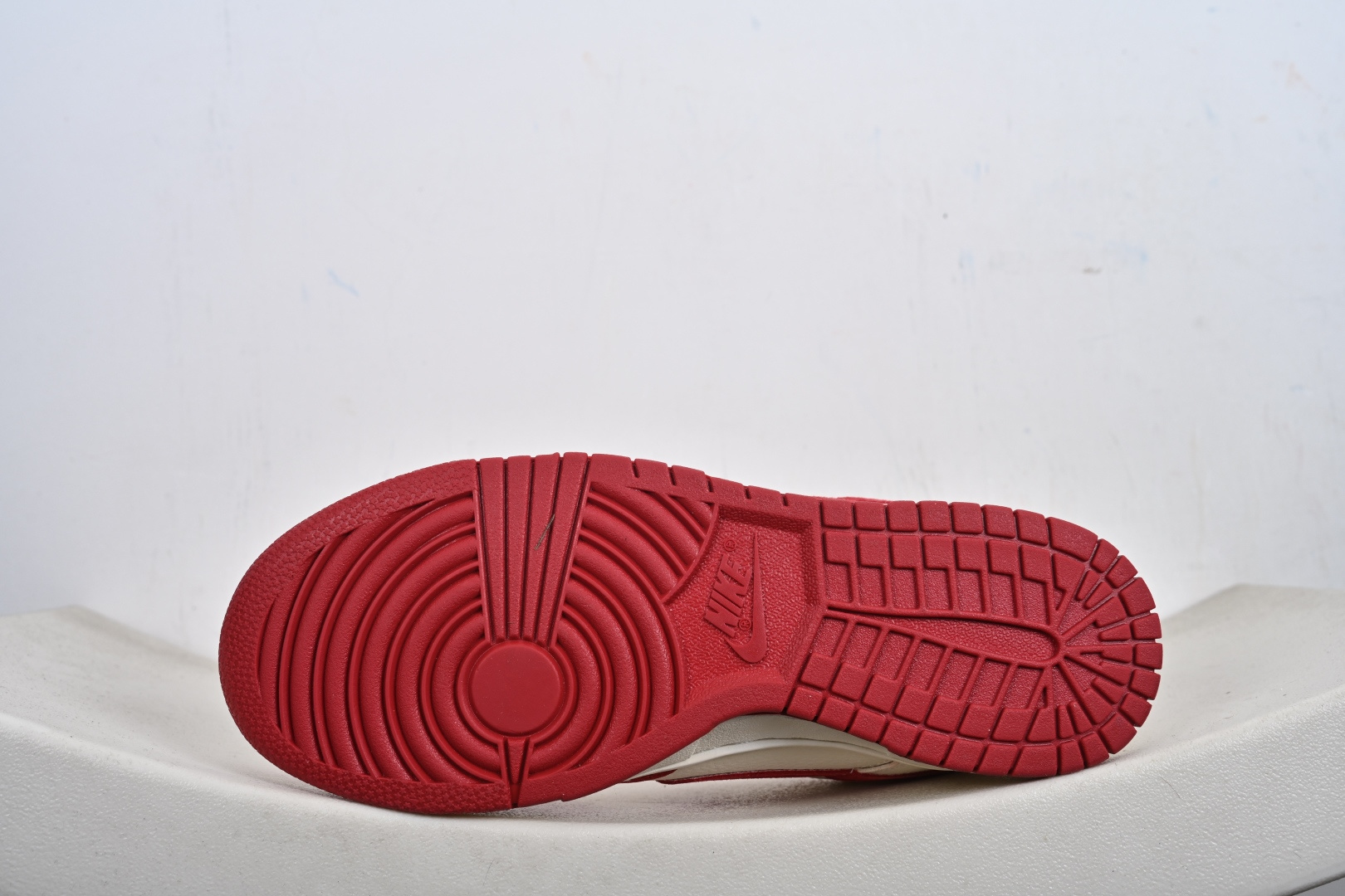 定制版Nike SB Dunk Low“ 马年限定------白红金祥云” SD8888-008-Top High Quatity Cheap Sneakers Fashion Clothing Clothes Bags handbags Shoes of all Brand wholesale With The best Quality And Beautiful Price from China Factory Chinese suppliers wholesaler seller 定制版Nike SB Dunk Low“ 马年限定------白红金祥云” SD8888-008