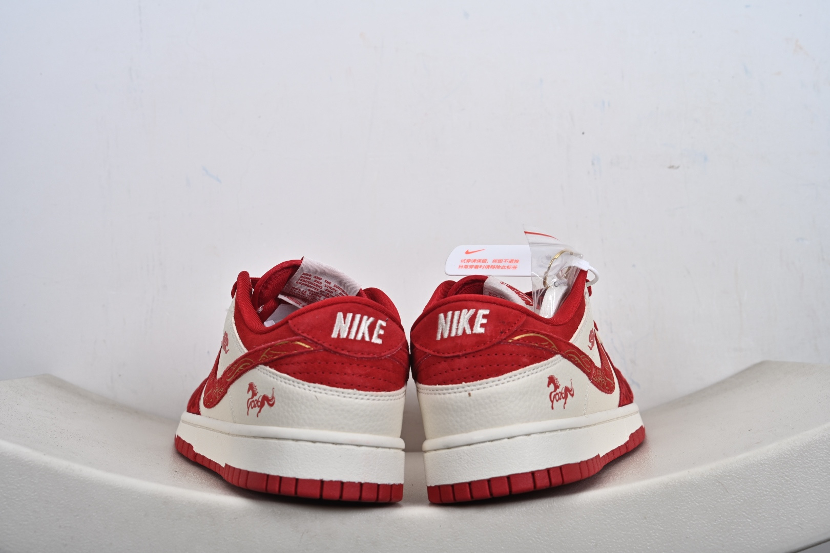 定制版Nike SB Dunk Low“ 马年限定------白红金祥云” SD8888-008-Top High Quatity Cheap Sneakers Fashion Clothing Clothes Bags handbags Shoes of all Brand wholesale With The best Quality And Beautiful Price from China Factory Chinese suppliers wholesaler seller 定制版Nike SB Dunk Low“ 马年限定------白红金祥云” SD8888-008