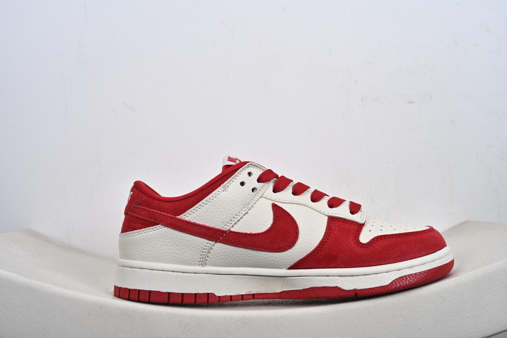 定制版Nike SB Dunk Low“ 马年限定------白红金祥云” SD8888-008-Top High Quatity Cheap Sneakers Fashion Clothing Clothes Bags handbags Shoes of all Brand wholesale With The best Quality And Beautiful Price from China Factory Chinese suppliers wholesaler seller 定制版Nike SB Dunk Low“ 马年限定------白红金祥云” SD8888-008