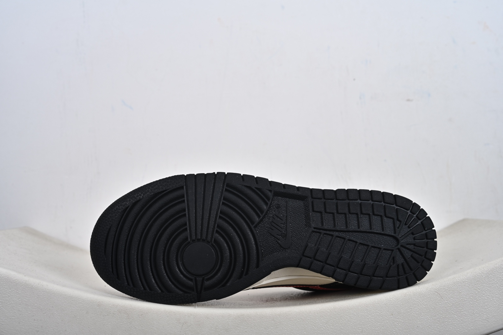 定制版 Nike SB Dunk Low “LV联名——印花米黑红” 高端定制 低帮休闲板鞋 SJ8888-006-Top High Quatity Cheap Sneakers Fashion Clothing Clothes Bags handbags Shoes of all Brand wholesale With The best Quality And Beautiful Price from China Factory Chinese suppliers wholesaler seller 定制版 Nike SB Dunk Low “LV联名——印花米黑红” 高端定制 低帮休闲板鞋 SJ8888-006