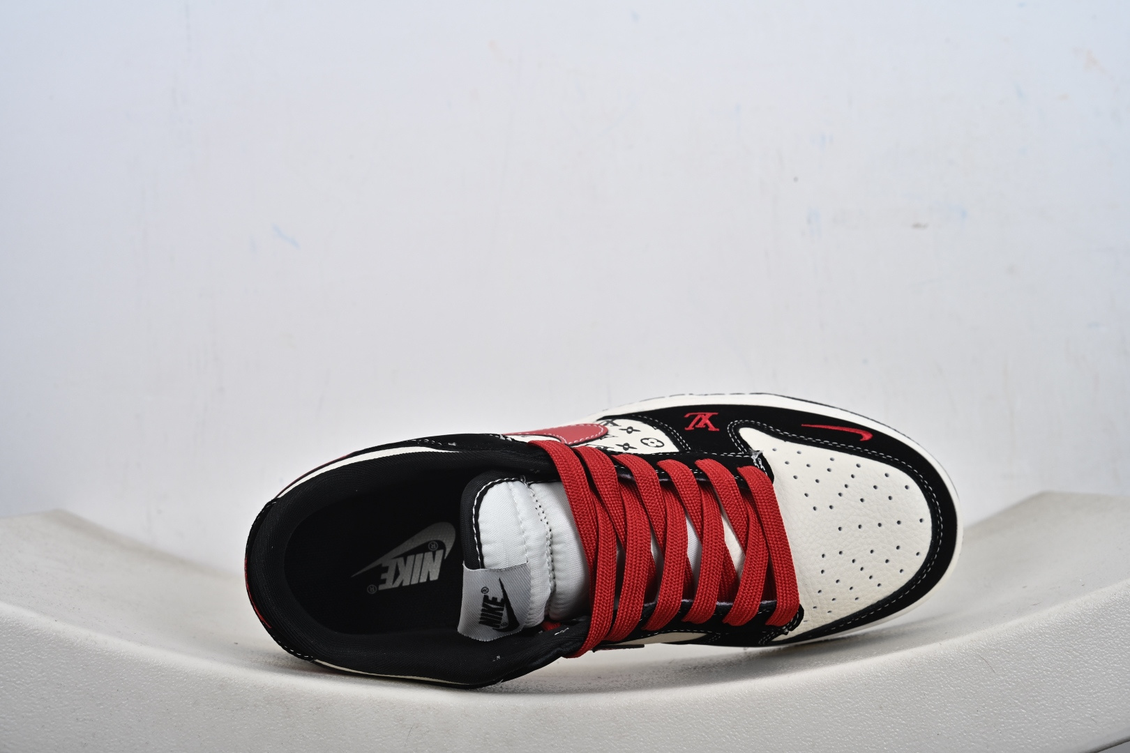 定制版 Nike SB Dunk Low “LV联名——印花米黑红” 高端定制 低帮休闲板鞋 SJ8888-006-Top High Quatity Cheap Sneakers Fashion Clothing Clothes Bags handbags Shoes of all Brand wholesale With The best Quality And Beautiful Price from China Factory Chinese suppliers wholesaler seller 定制版 Nike SB Dunk Low “LV联名——印花米黑红” 高端定制 低帮休闲板鞋 SJ8888-006