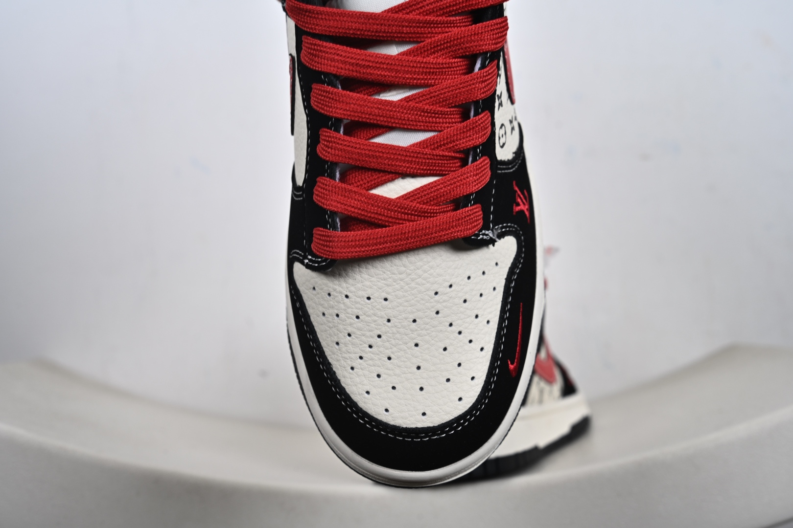 定制版 Nike SB Dunk Low “LV联名——印花米黑红” 高端定制 低帮休闲板鞋 SJ8888-006-Top High Quatity Cheap Sneakers Fashion Clothing Clothes Bags handbags Shoes of all Brand wholesale With The best Quality And Beautiful Price from China Factory Chinese suppliers wholesaler seller 定制版 Nike SB Dunk Low “LV联名——印花米黑红” 高端定制 低帮休闲板鞋 SJ8888-006