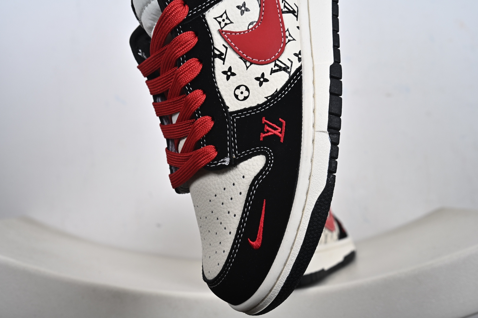 定制版 Nike SB Dunk Low “LV联名——印花米黑红” 高端定制 低帮休闲板鞋 SJ8888-006-Top High Quatity Cheap Sneakers Fashion Clothing Clothes Bags handbags Shoes of all Brand wholesale With The best Quality And Beautiful Price from China Factory Chinese suppliers wholesaler seller 定制版 Nike SB Dunk Low “LV联名——印花米黑红” 高端定制 低帮休闲板鞋 SJ8888-006