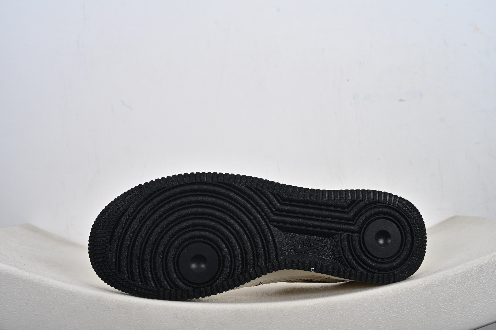 Nike Air Force 1 ‘07 Low “马年限定——祥云米黑红”空军一号 高端定制 低帮 运动鞋 MZ9588-818-Top High Quatity Cheap Sneakers Fashion Clothing Clothes Bags handbags Shoes of all Brand wholesale With The best Quality And Beautiful Price from China Factory Chinese suppliers wholesaler seller Nike Air Force 1 ‘07 Low “马年限定——祥云米黑红”空军一号 高端定制 低帮 运动鞋 MZ9588-818