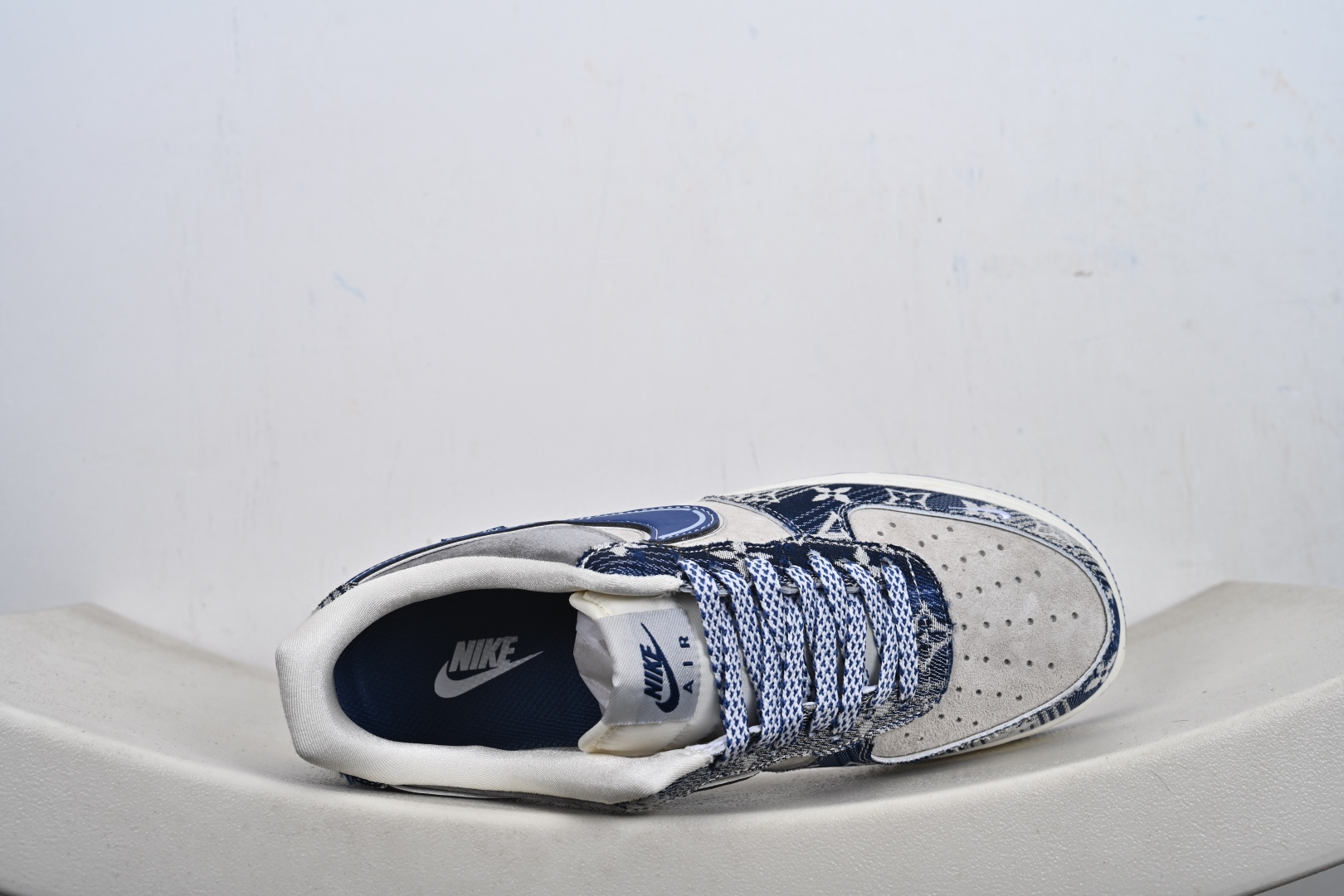 定制版 Air Force 1'07 Low 单宁老花 空军一号低帮休闲板鞋 灰调麂皮的细腻质感 搭配丹宁老花布料 SY1388-031-Top High Quatity Cheap Sneakers Fashion Clothing Clothes Bags handbags Shoes of all Brand wholesale With The best Quality And Beautiful Price from China Factory Chinese suppliers wholesaler seller 定制版 Air Force 1'07 Low 单宁老花 空军一号低帮休闲板鞋 灰调麂皮的细腻质感 搭配丹宁老花布料 SY1388-031