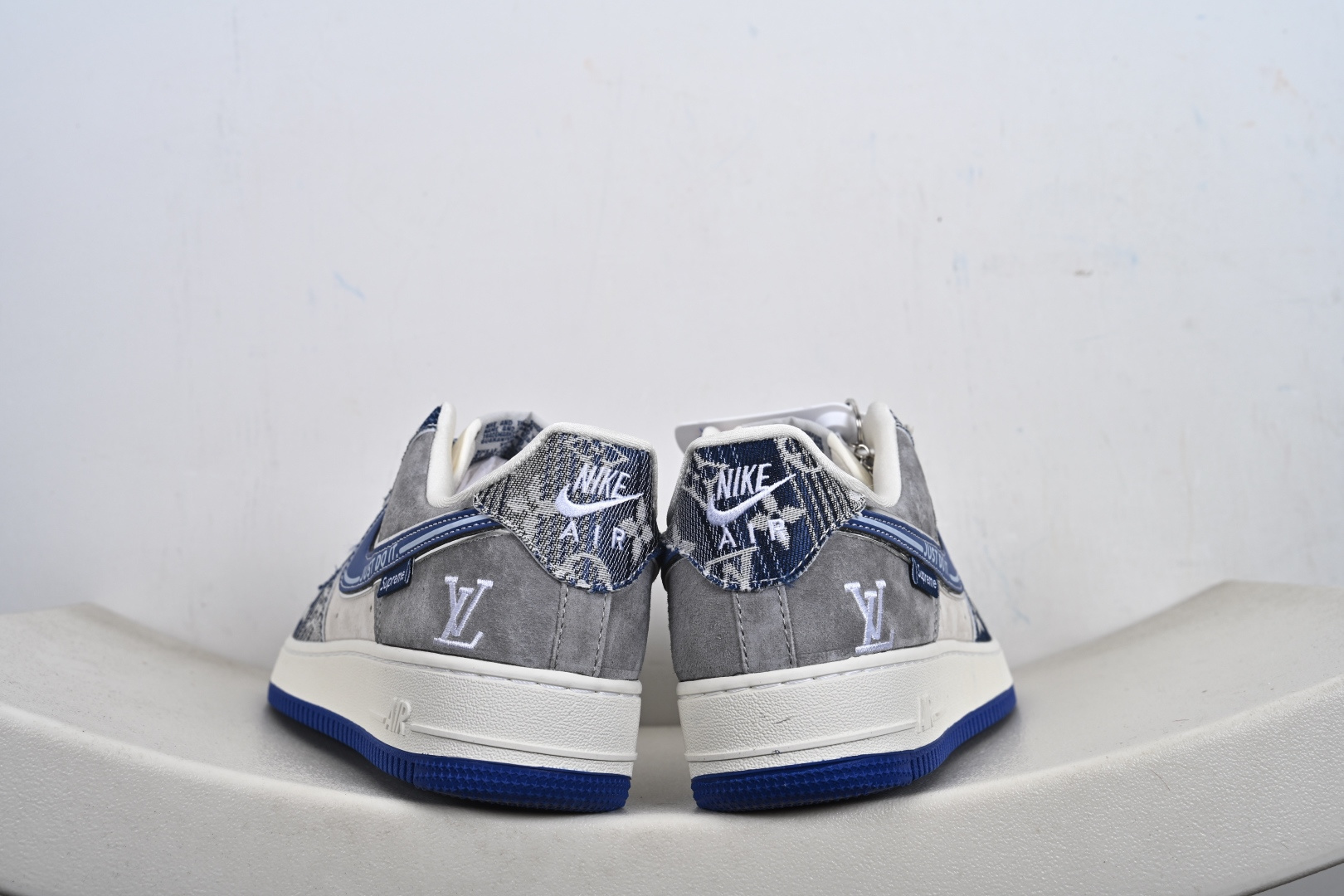 定制版 Air Force 1'07 Low 单宁老花 空军一号低帮休闲板鞋 灰调麂皮的细腻质感 搭配丹宁老花布料 SY1388-031-Top High Quatity Cheap Sneakers Fashion Clothing Clothes Bags handbags Shoes of all Brand wholesale With The best Quality And Beautiful Price from China Factory Chinese suppliers wholesaler seller 定制版 Air Force 1'07 Low 单宁老花 空军一号低帮休闲板鞋 灰调麂皮的细腻质感 搭配丹宁老花布料 SY1388-031