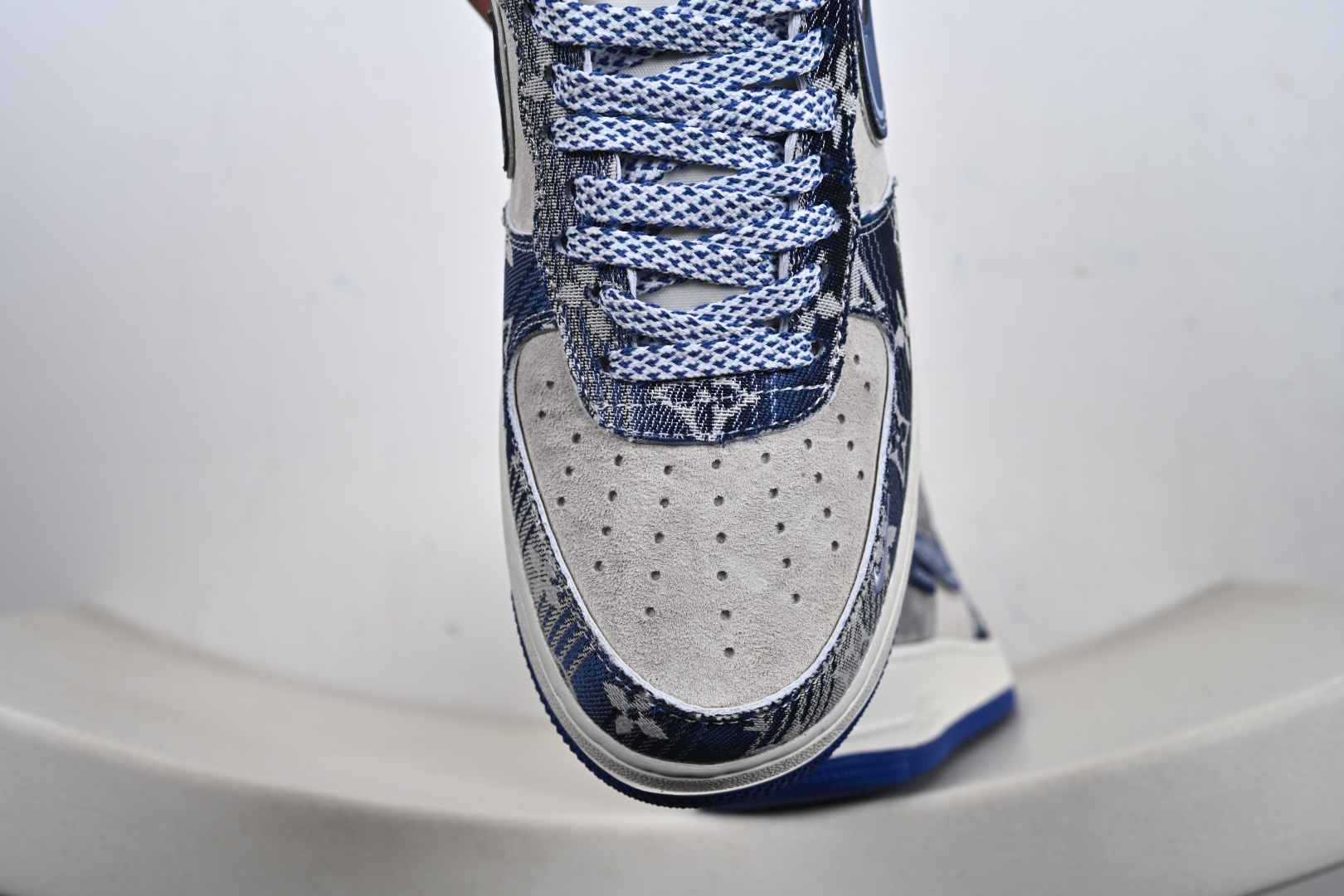 定制版 Air Force 1'07 Low 单宁老花 空军一号低帮休闲板鞋 灰调麂皮的细腻质感 搭配丹宁老花布料 SY1388-031-Top High Quatity Cheap Sneakers Fashion Clothing Clothes Bags handbags Shoes of all Brand wholesale With The best Quality And Beautiful Price from China Factory Chinese suppliers wholesaler seller 定制版 Air Force 1'07 Low 单宁老花 空军一号低帮休闲板鞋 灰调麂皮的细腻质感 搭配丹宁老花布料 SY1388-031