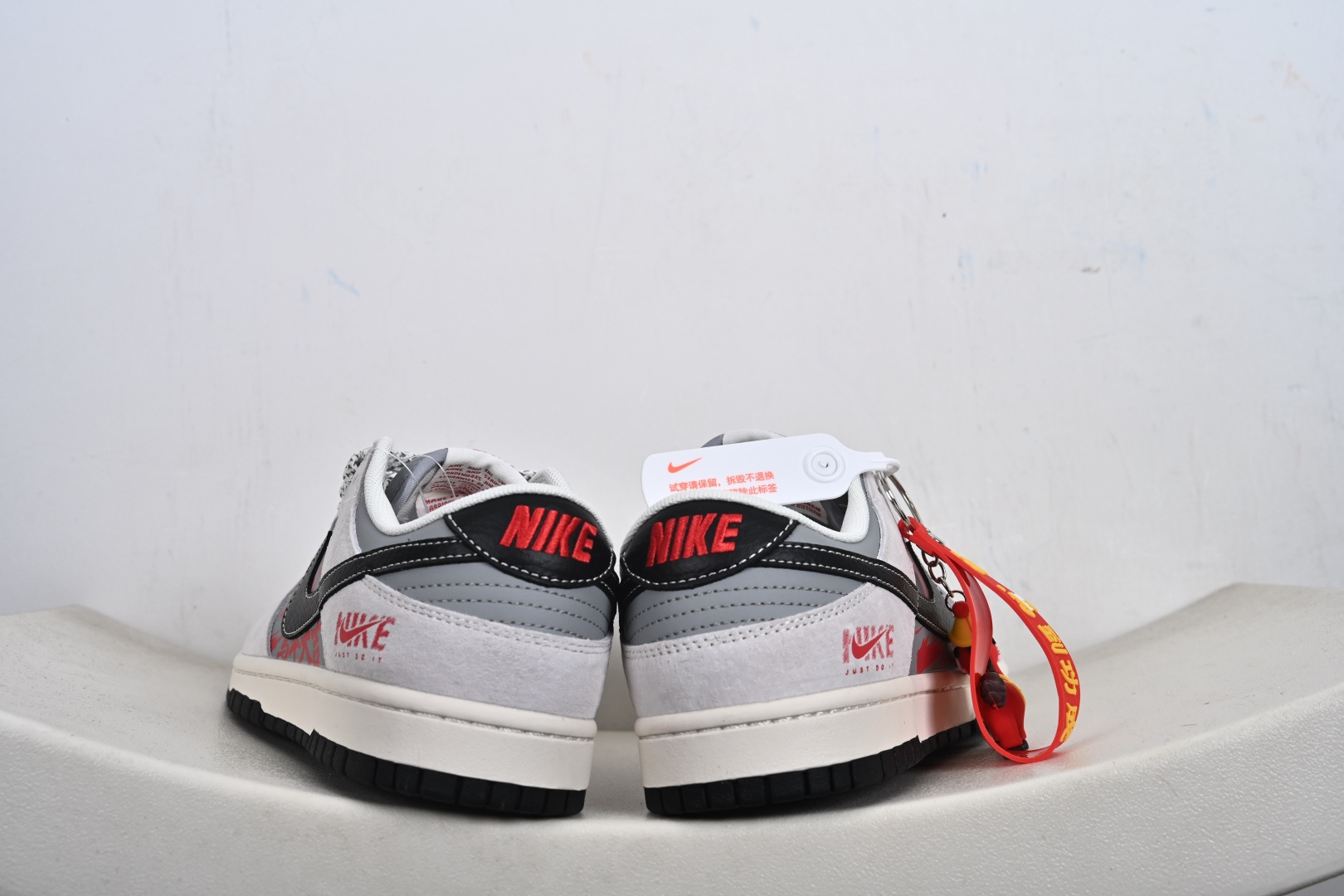 2026年新款限量发售 Nike SB Dunk Low“ 马年限定—NIKE马年大吉” 周年高端定制 低帮休闲板鞋 JP2026-111-Top High Quatity Cheap Sneakers Fashion Clothing Clothes Bags handbags Shoes of all Brand wholesale With The best Quality And Beautiful Price from China Factory Chinese suppliers wholesaler seller 2026年新款限量发售 Nike SB Dunk Low“ 马年限定—NIKE马年大吉” 周年高端定制 低帮休闲板鞋 JP2026-111