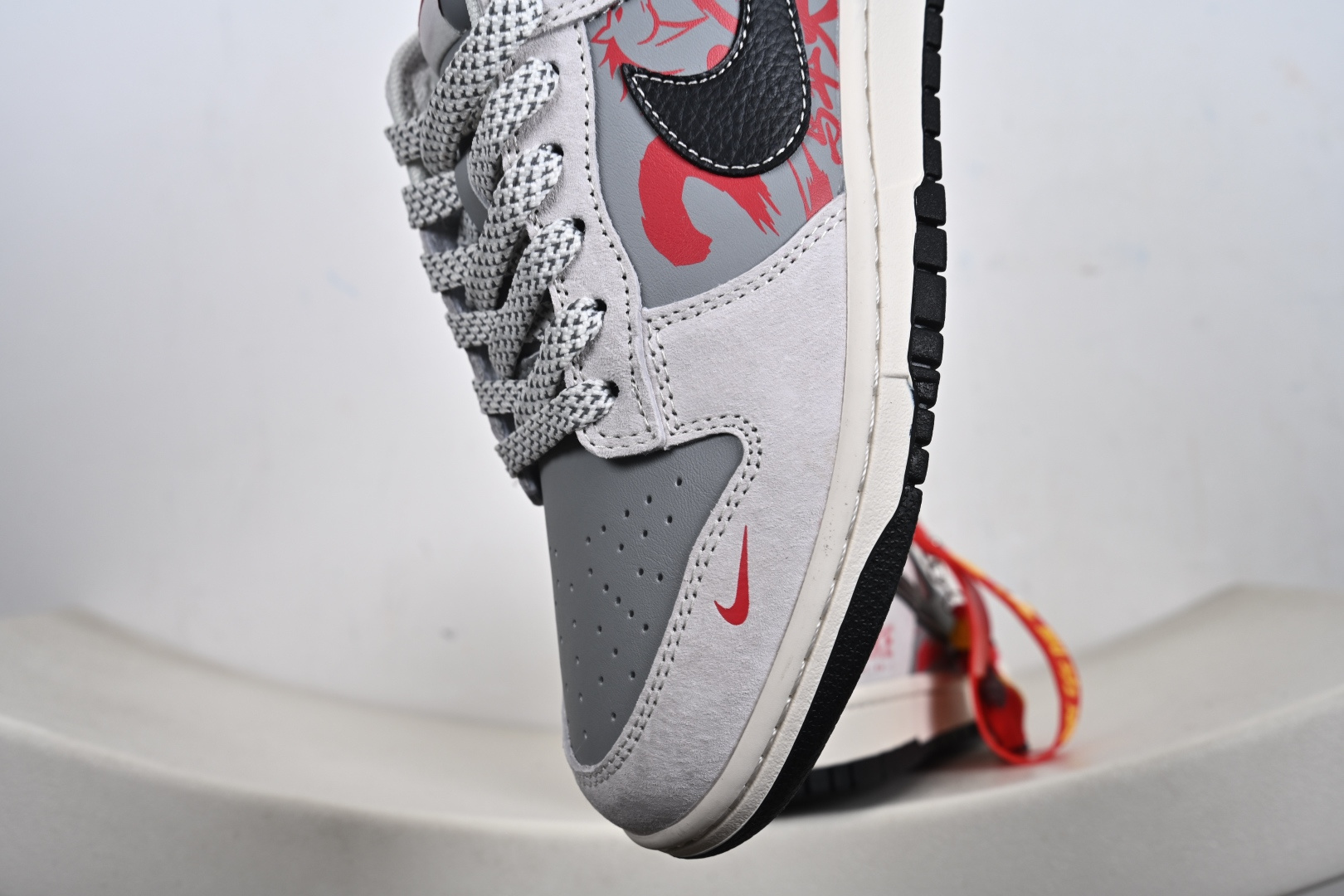 2026年新款限量发售 Nike SB Dunk Low“ 马年限定—NIKE马年大吉” 周年高端定制 低帮休闲板鞋 JP2026-111-Top High Quatity Cheap Sneakers Fashion Clothing Clothes Bags handbags Shoes of all Brand wholesale With The best Quality And Beautiful Price from China Factory Chinese suppliers wholesaler seller 2026年新款限量发售 Nike SB Dunk Low“ 马年限定—NIKE马年大吉” 周年高端定制 低帮休闲板鞋 JP2026-111