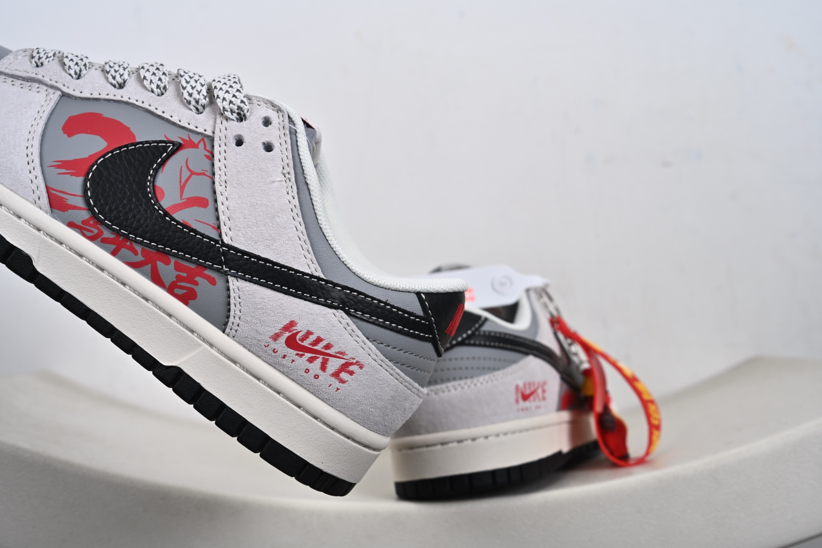 2026年新款限量发售 Nike SB Dunk Low“ 马年限定—NIKE马年大吉” 周年高端定制 低帮休闲板鞋 JP2026-111-Top High Quatity Cheap Sneakers Fashion Clothing Clothes Bags handbags Shoes of all Brand wholesale With The best Quality And Beautiful Price from China Factory Chinese suppliers wholesaler seller 2026年新款限量发售 Nike SB Dunk Low“ 马年限定—NIKE马年大吉” 周年高端定制 低帮休闲板鞋 JP2026-111
