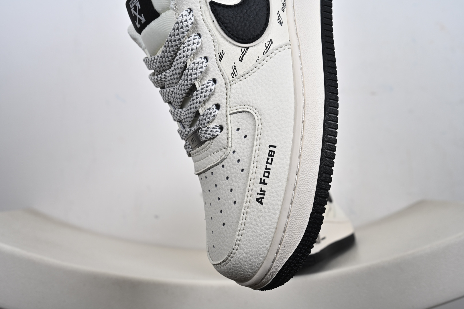 2026年爆款限量发售 NIke Air Force 1 '07 Low “Off WhITE联名-米黑勾”空军一号 低帮 运动鞋 SM6668-117-Top High Quatity Cheap Sneakers Fashion Clothing Clothes Bags handbags Shoes of all Brand wholesale With The best Quality And Beautiful Price from China Factory Chinese suppliers wholesaler seller 2026年爆款限量发售 NIke Air Force 1 '07 Low “Off WhITE联名-米黑勾”空军一号 低帮 运动鞋 SM6668-117