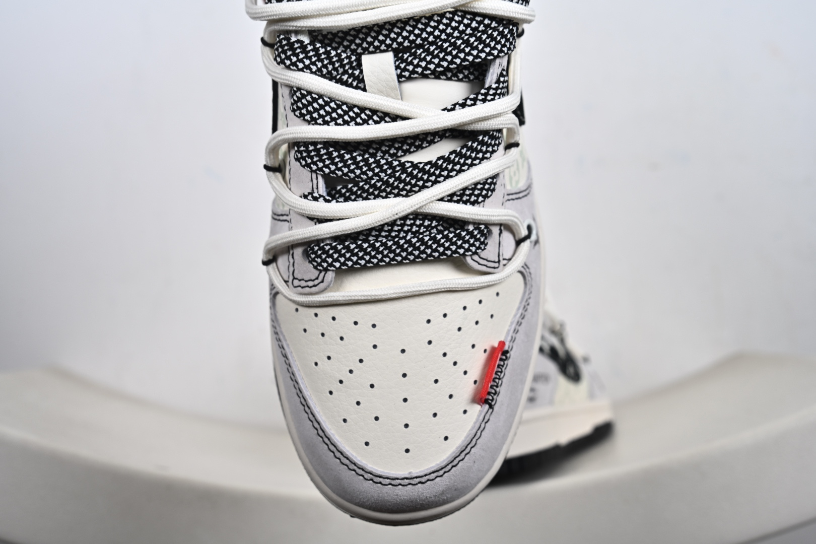 奢潮联名顶流 Dunk Low 老花款解锁潮流新高度 当 Nike Dunk Low 的经典滑板鞋型邂逅 LV 奢牌基因 CX5050-Y50-Top High Quatity Cheap Sneakers Fashion Clothing Clothes Bags handbags Shoes of all Brand wholesale With The best Quality And Beautiful Price from China Factory Chinese suppliers wholesaler seller 奢潮联名顶流 Dunk Low 老花款解锁潮流新高度 当 Nike Dunk Low 的经典滑板鞋型邂逅 LV 奢牌基因 CX5050-Y50