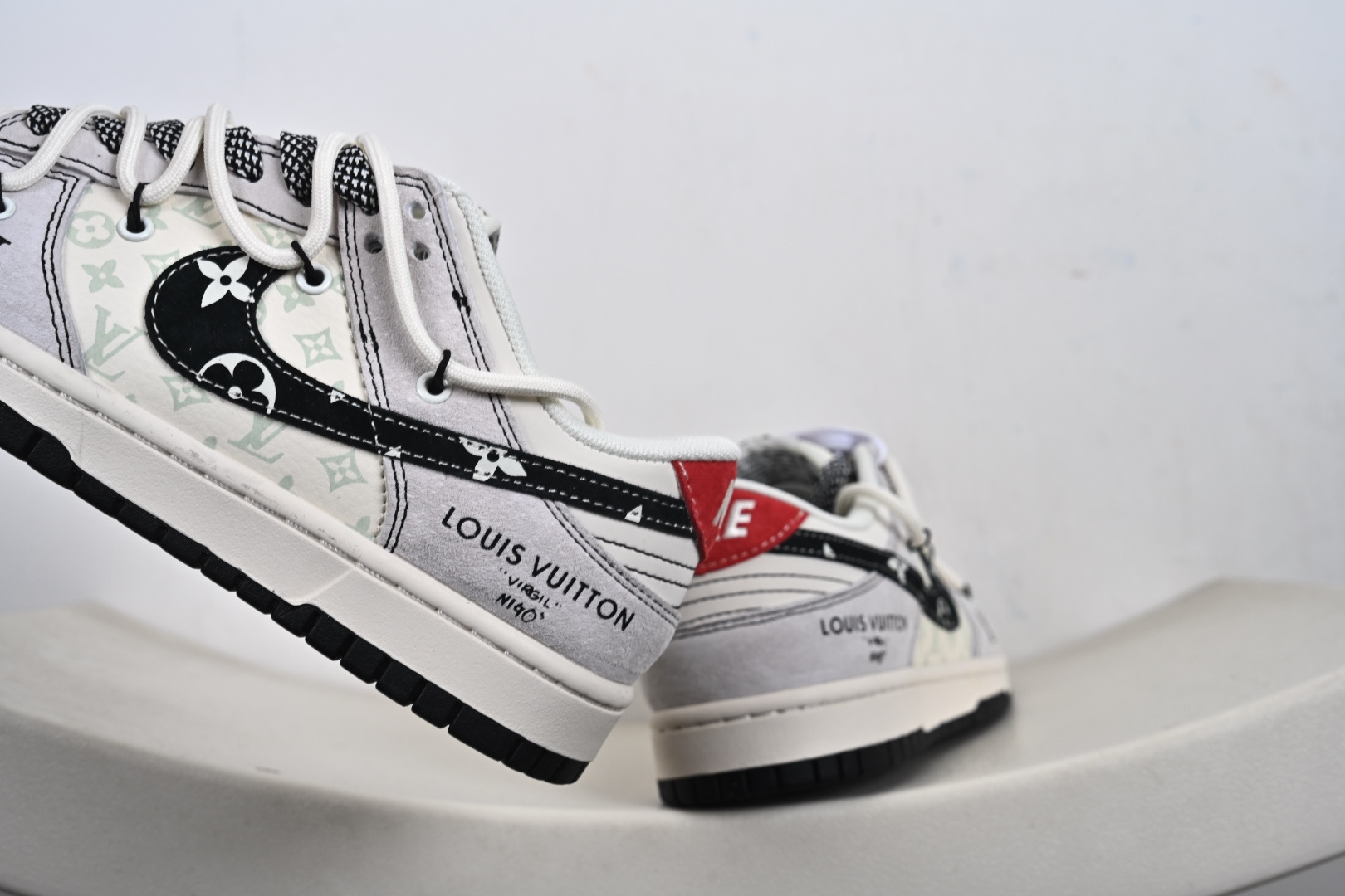 奢潮联名顶流 Dunk Low 老花款解锁潮流新高度 当 Nike Dunk Low 的经典滑板鞋型邂逅 LV 奢牌基因 CX5050-Y50-Top High Quatity Cheap Sneakers Fashion Clothing Clothes Bags handbags Shoes of all Brand wholesale With The best Quality And Beautiful Price from China Factory Chinese suppliers wholesaler seller 奢潮联名顶流 Dunk Low 老花款解锁潮流新高度 当 Nike Dunk Low 的经典滑板鞋型邂逅 LV 奢牌基因 CX5050-Y50