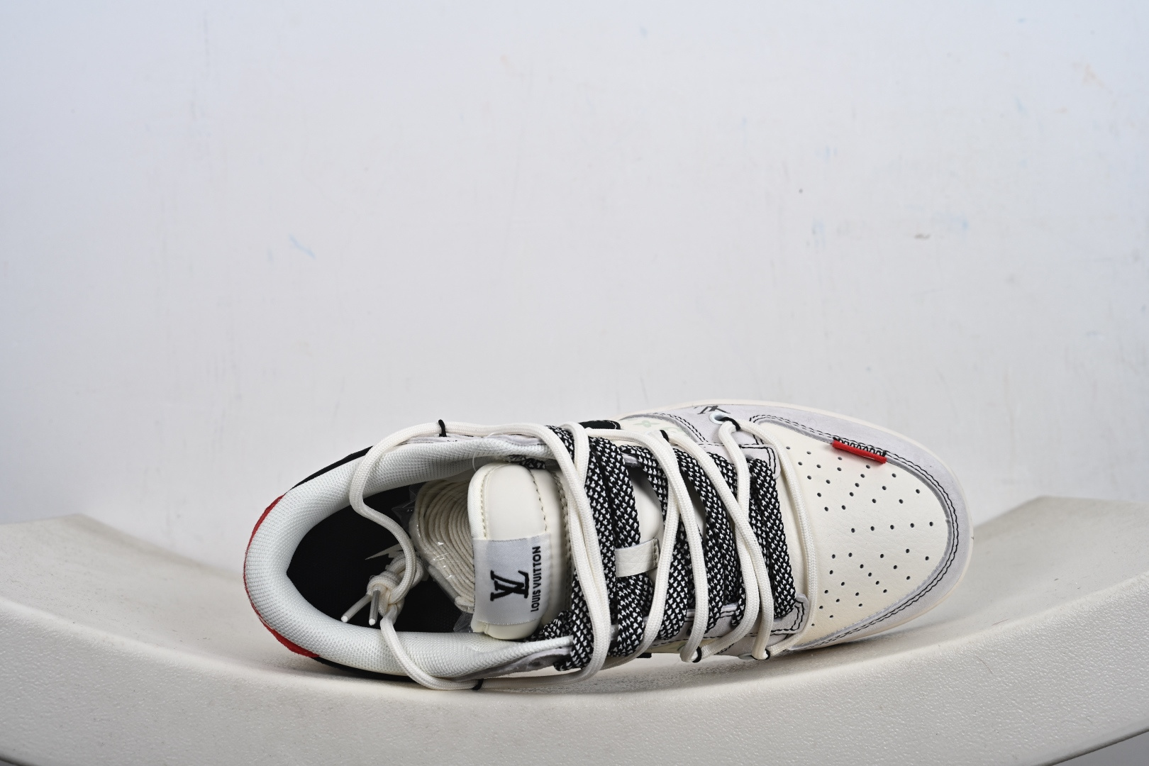 奢潮联名顶流 Dunk Low 老花款解锁潮流新高度 当 Nike Dunk Low 的经典滑板鞋型邂逅 LV 奢牌基因 CX5050-Y50-Top High Quatity Cheap Sneakers Fashion Clothing Clothes Bags handbags Shoes of all Brand wholesale With The best Quality And Beautiful Price from China Factory Chinese suppliers wholesaler seller 奢潮联名顶流 Dunk Low 老花款解锁潮流新高度 当 Nike Dunk Low 的经典滑板鞋型邂逅 LV 奢牌基因 CX5050-Y50