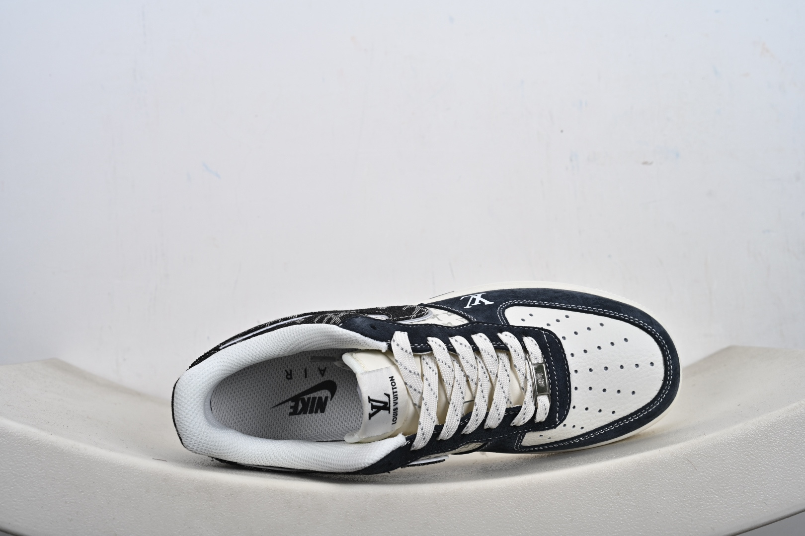 LV x Nike Air Force 1 丹宁老花款|奢潮碰撞的顶流之作 这双联名款Air Force 1堪称奢潮融合的天花板 KD6699-F04-Top High Quatity Cheap Sneakers Fashion Clothing Clothes Bags handbags Shoes of all Brand wholesale With The best Quality And Beautiful Price from China Factory Chinese suppliers wholesaler seller LV x Nike Air Force 1 丹宁老花款|奢潮碰撞的顶流之作 这双联名款Air Force 1堪称奢潮融合的天花板 KD6699-F04