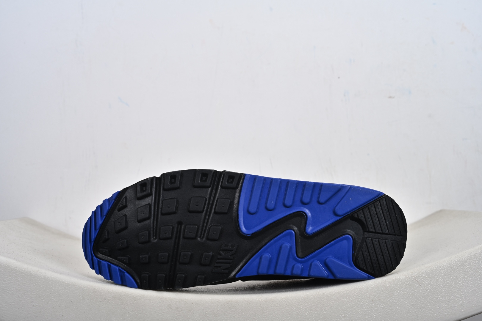 Air Max 90小气垫运动鞋 FZ7186-100 HQ3828-200-Top High Quatity Cheap Sneakers Fashion Clothing Clothes Bags handbags Shoes of all Brand wholesale With The best Quality And Beautiful Price from China Factory Chinese suppliers wholesaler seller Air Max 90小气垫运动鞋 FZ7186-100 HQ3828-200