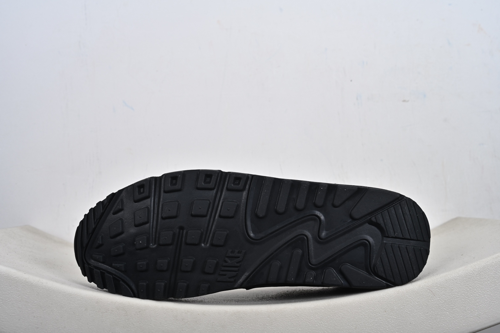 Air Max 90小气垫运动鞋 融合经典设计线条和丰富材质 FZ7186-100-Top High Quatity Cheap Sneakers Fashion Clothing Clothes Bags handbags Shoes of all Brand wholesale With The best Quality And Beautiful Price from China Factory Chinese suppliers wholesaler seller Air Max 90小气垫运动鞋 融合经典设计线条和丰富材质 FZ7186-100