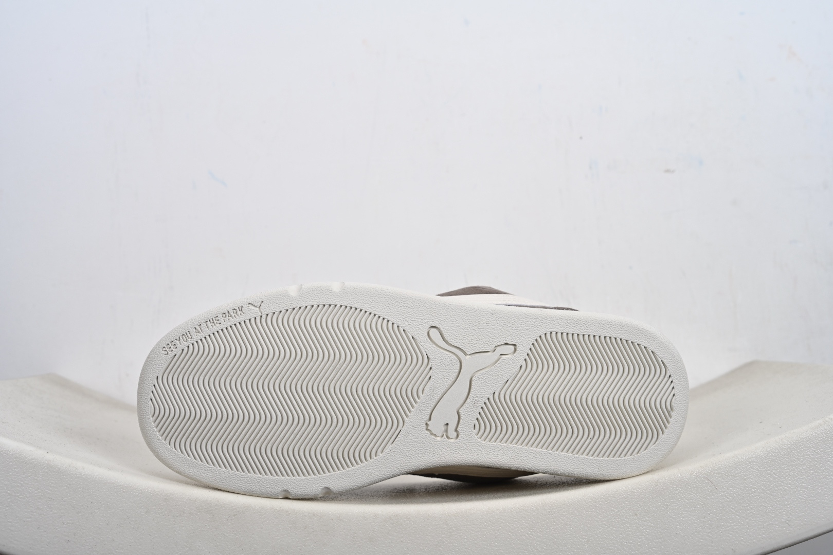 PUMA 彪马 PARK LIFESTYLE 人气单品年度王炸单品 蕾哈娜联名面包鞋 男女同款复古休闲板鞋 401606 04 13-Top High Quatity Cheap Sneakers Fashion Clothing Clothes Bags handbags Shoes of all Brand wholesale With The best Quality And Beautiful Price from China Factory Chinese suppliers wholesaler seller PUMA 彪马 PARK LIFESTYLE 人气单品年度王炸单品 蕾哈娜联名面包鞋 男女同款复古休闲板鞋 401606 04 13