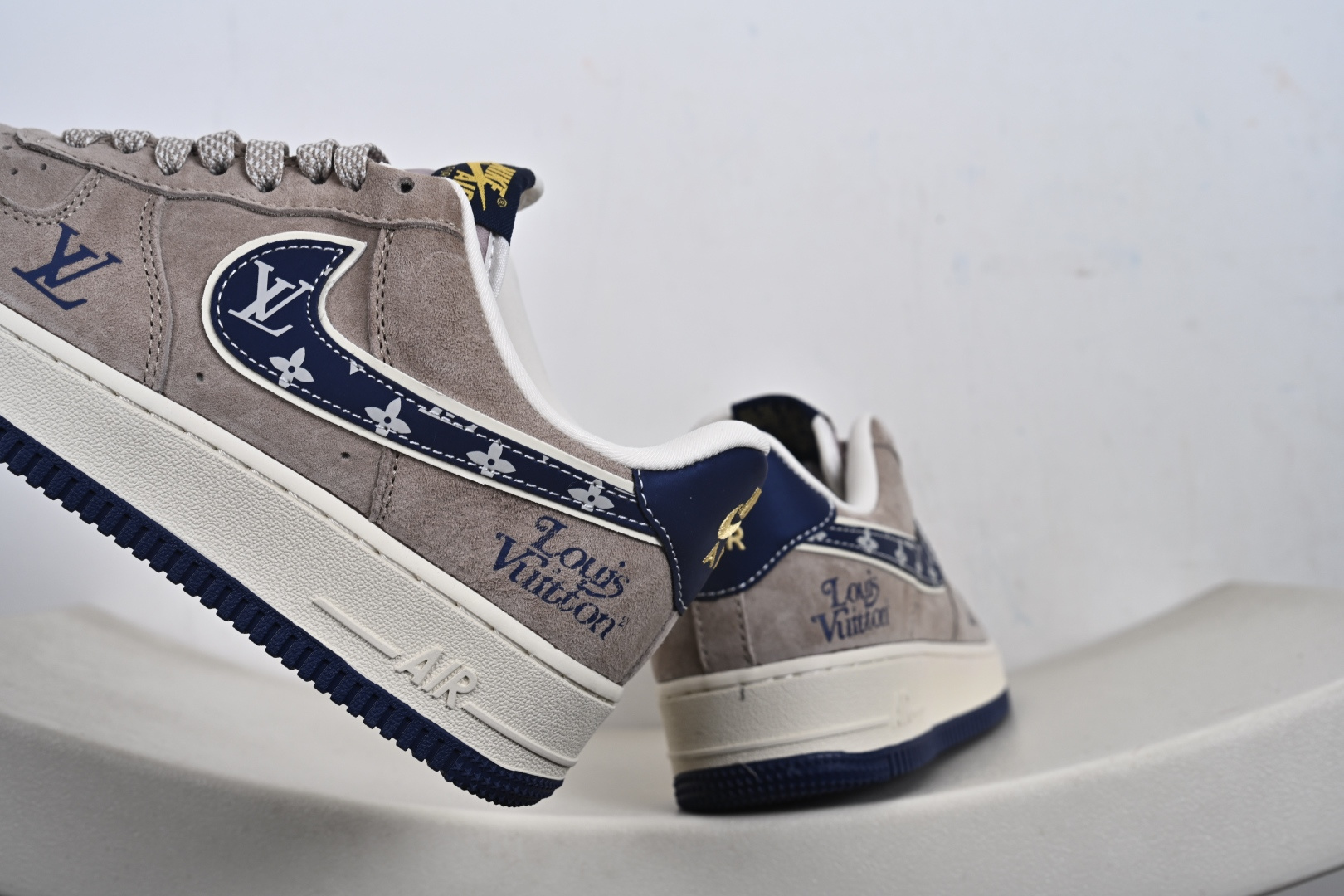 定制版 Nike Air Force 1 '07 Low LV联名 灰蓝猪八革 空军一号低帮休闲板鞋 KL1688-004-Top High Quatity Cheap Sneakers Fashion Clothing Clothes Bags handbags Shoes of all Brand wholesale With The best Quality And Beautiful Price from China Factory Chinese suppliers wholesaler seller 定制版 Nike Air Force 1 '07 Low LV联名 灰蓝猪八革 空军一号低帮休闲板鞋 KL1688-004