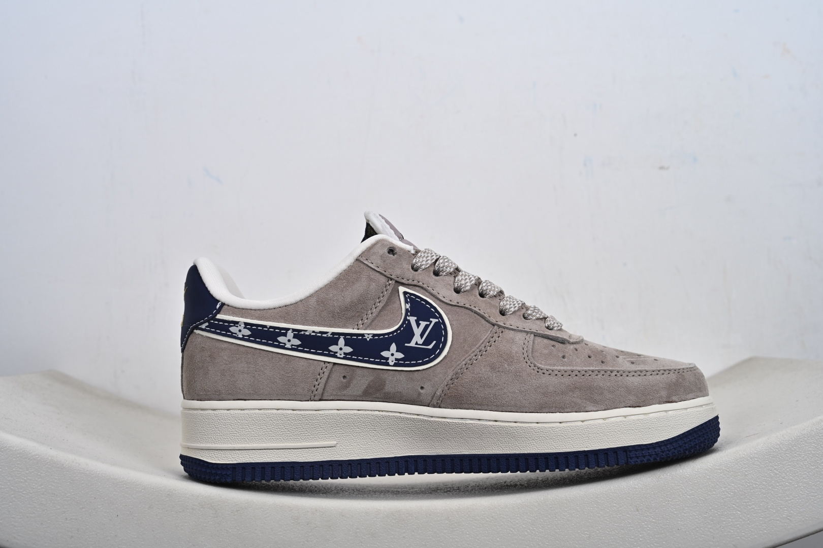 定制版 Nike Air Force 1 '07 Low LV联名 灰蓝猪八革 空军一号低帮休闲板鞋 KL1688-004-Top High Quatity Cheap Sneakers Fashion Clothing Clothes Bags handbags Shoes of all Brand wholesale With The best Quality And Beautiful Price from China Factory Chinese suppliers wholesaler seller 定制版 Nike Air Force 1 '07 Low LV联名 灰蓝猪八革 空军一号低帮休闲板鞋 KL1688-004