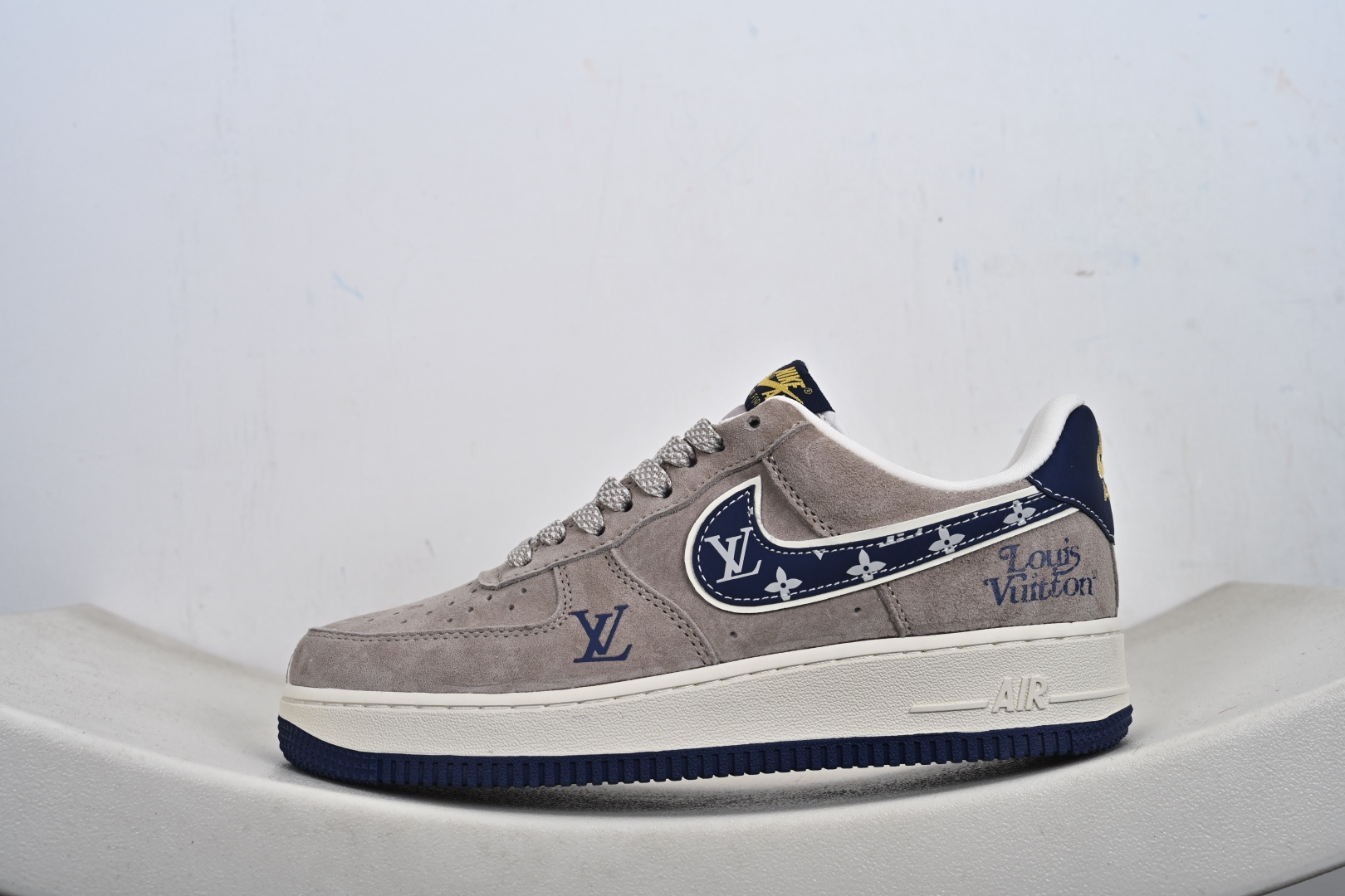 定制版 Nike Air Force 1 '07 Low LV联名 灰蓝猪八革 空军一号低帮休闲板鞋 KL1688-004-Top High Quatity Cheap Sneakers Fashion Clothing Clothes Bags handbags Shoes of all Brand wholesale With The best Quality And Beautiful Price from China Factory Chinese suppliers wholesaler seller 定制版 Nike Air Force 1 '07 Low LV联名 灰蓝猪八革 空军一号低帮休闲板鞋 KL1688-004