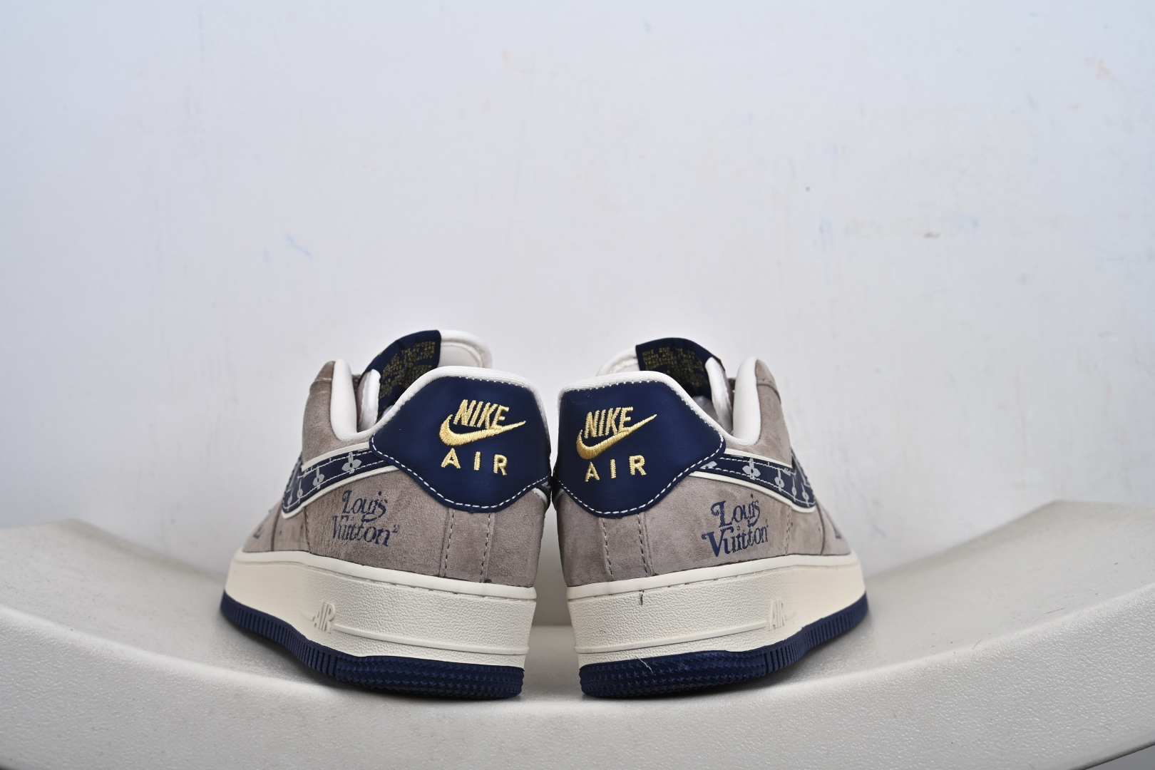 定制版 Nike Air Force 1 '07 Low LV联名 灰蓝猪八革 空军一号低帮休闲板鞋 KL1688-004-Top High Quatity Cheap Sneakers Fashion Clothing Clothes Bags handbags Shoes of all Brand wholesale With The best Quality And Beautiful Price from China Factory Chinese suppliers wholesaler seller 定制版 Nike Air Force 1 '07 Low LV联名 灰蓝猪八革 空军一号低帮休闲板鞋 KL1688-004