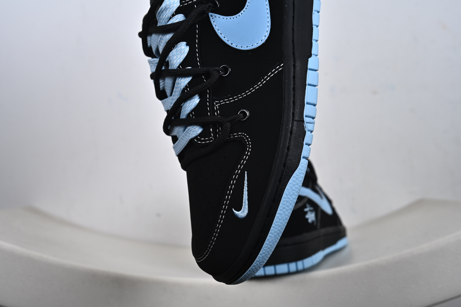 定制版 街头顶流联名炸场 Nike SB Dunk Low × Stüssy 斯图西联名 堪称2026潮圈硬通货 黑蓝 JP2026-105-Top High Quatity Cheap Sneakers Fashion Clothing Clothes Bags handbags Shoes of all Brand wholesale With The best Quality And Beautiful Price from China Factory Chinese suppliers wholesaler seller 定制版 街头顶流联名炸场 Nike SB Dunk Low × Stüssy 斯图西联名 堪称2026潮圈硬通货 黑蓝 JP2026-105