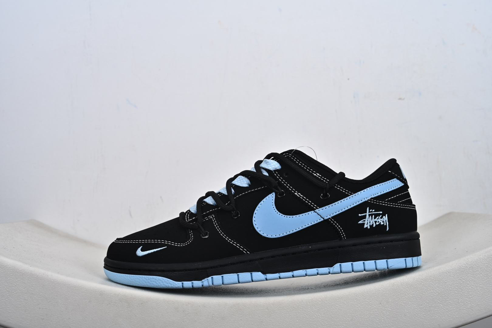 定制版 街头顶流联名炸场 Nike SB Dunk Low × Stüssy 斯图西联名 堪称2026潮圈硬通货 黑蓝 JP2026-105-Top High Quatity Cheap Sneakers Fashion Clothing Clothes Bags handbags Shoes of all Brand wholesale With The best Quality And Beautiful Price from China Factory Chinese suppliers wholesaler seller 定制版 街头顶流联名炸场 Nike SB Dunk Low × Stüssy 斯图西联名 堪称2026潮圈硬通货 黑蓝 JP2026-105