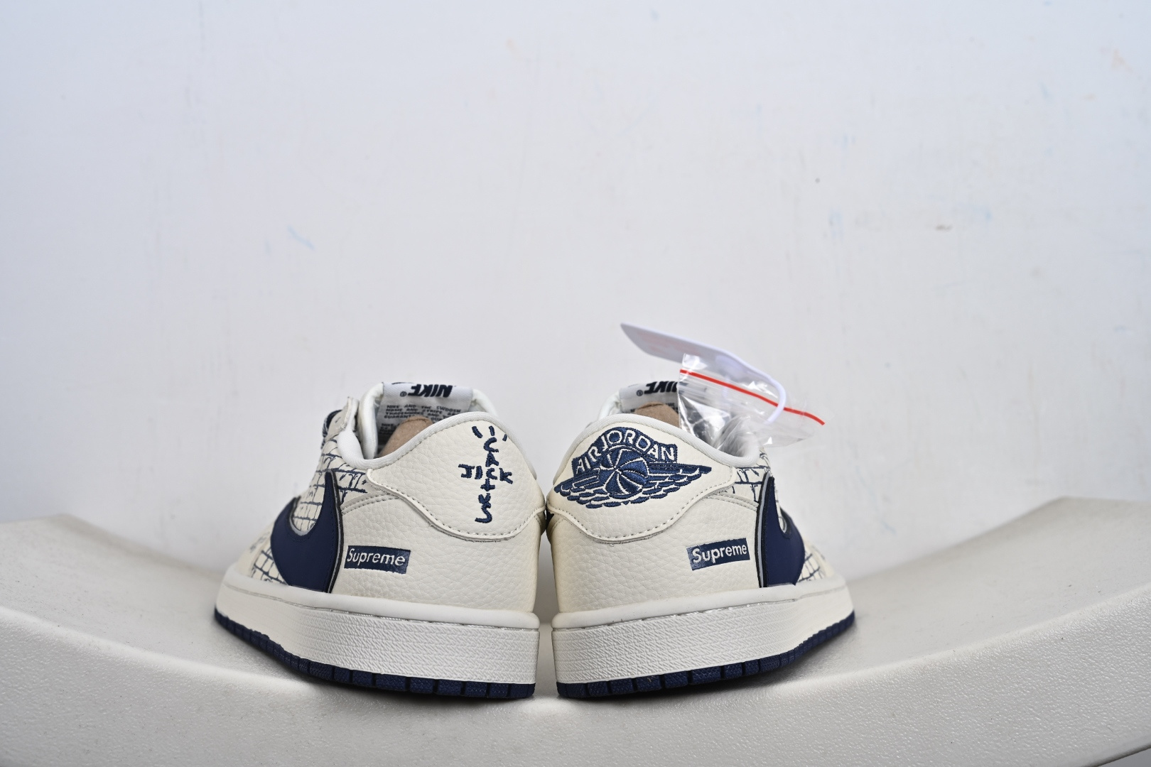 Air Jordan 1 Low AJ1 乔1联名午夜蓝 高端定制 低帮复古篮球鞋 LD2028-067-Top High Quatity Cheap Sneakers Fashion Clothing Clothes Bags handbags Shoes of all Brand wholesale With The best Quality And Beautiful Price from China Factory Chinese suppliers wholesaler seller Air Jordan 1 Low AJ1 乔1联名午夜蓝 高端定制 低帮复古篮球鞋 LD2028-067