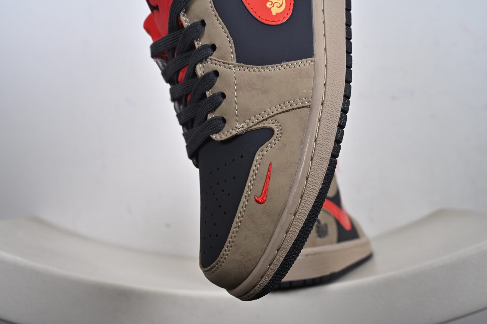 定制版 高端定制Air Jordan 1 Low AJ1 乔1“ 马年限定------摩卡棕红钩” QD1988-010
