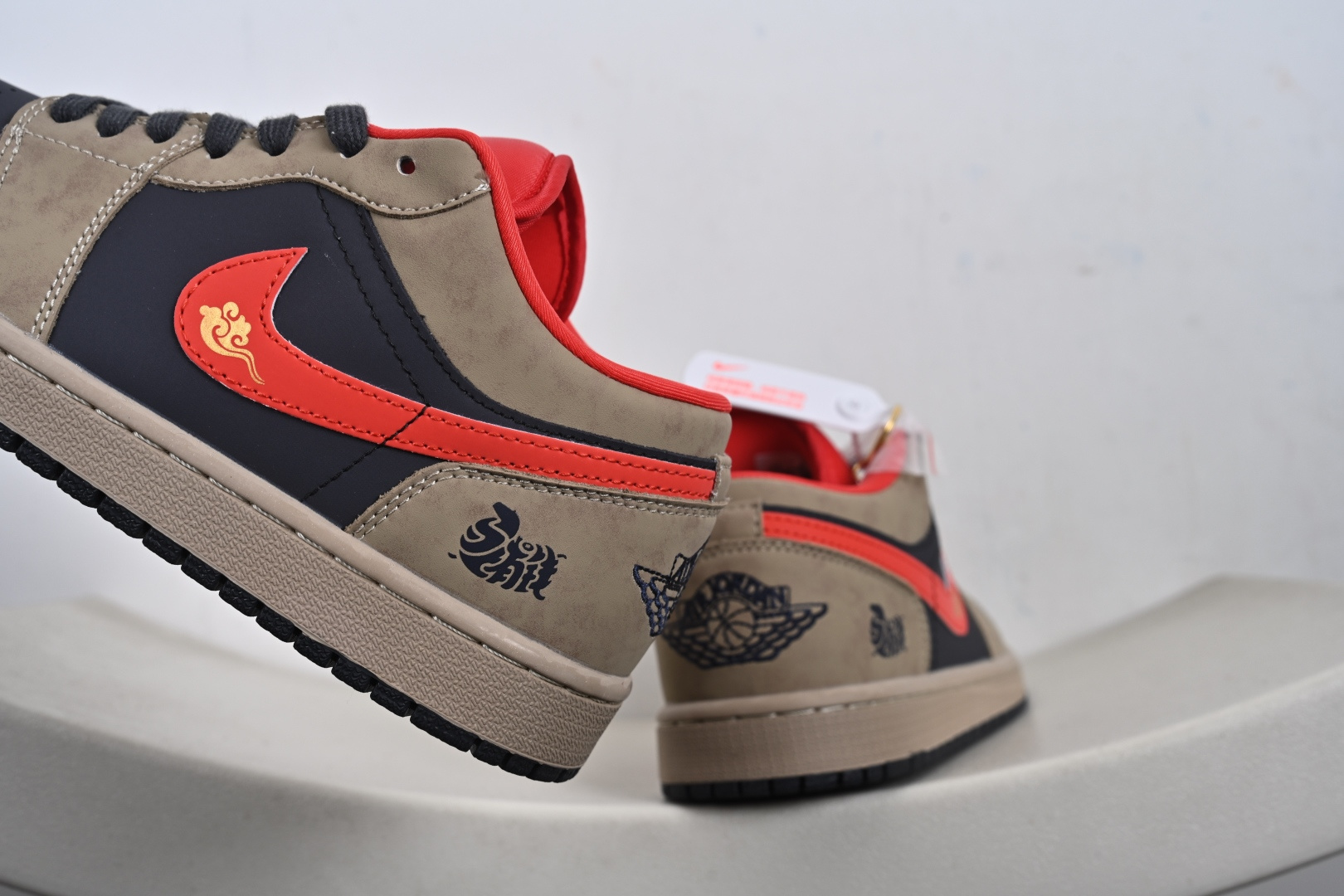 定制版 高端定制Air Jordan 1 Low AJ1 乔1“ 马年限定------摩卡棕红钩” QD1988-010