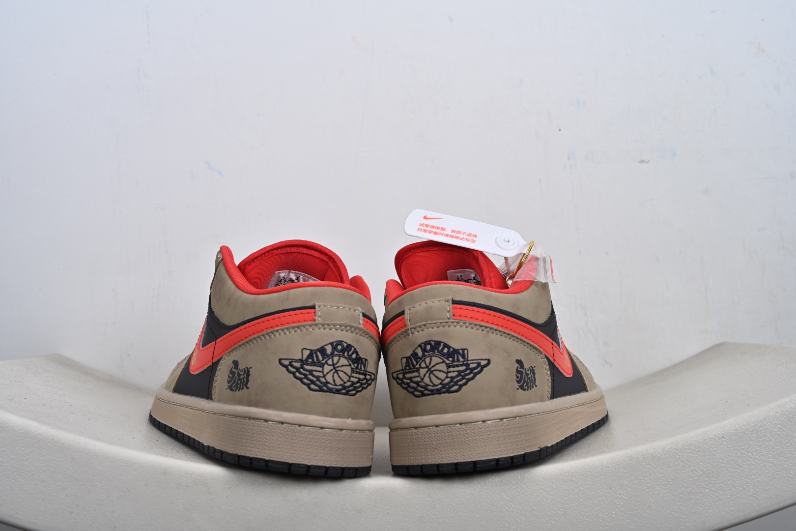 定制版 高端定制Air Jordan 1 Low AJ1 乔1“ 马年限定------摩卡棕红钩” QD1988-010