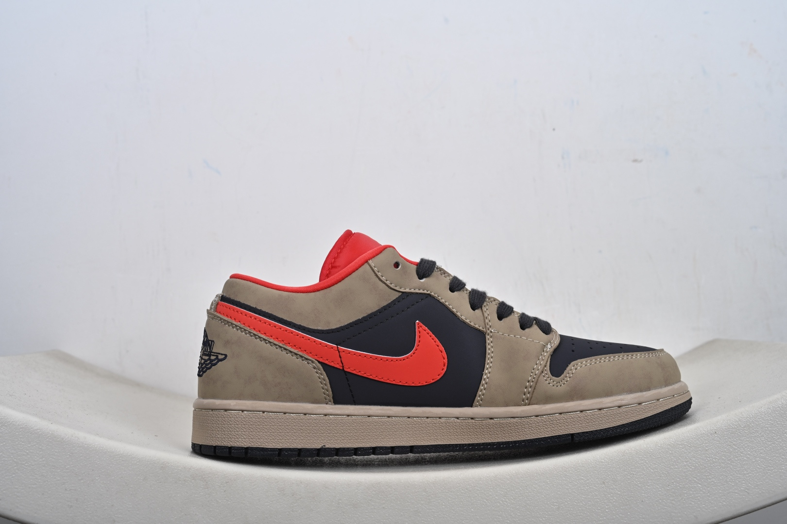 定制版 高端定制Air Jordan 1 Low AJ1 乔1“ 马年限定------摩卡棕红钩” QD1988-010