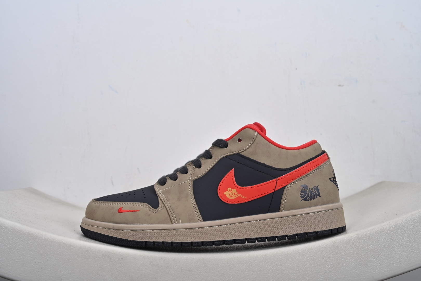 定制版 高端定制Air Jordan 1 Low AJ1 乔1“ 马年限定------摩卡棕红钩” QD1988-010