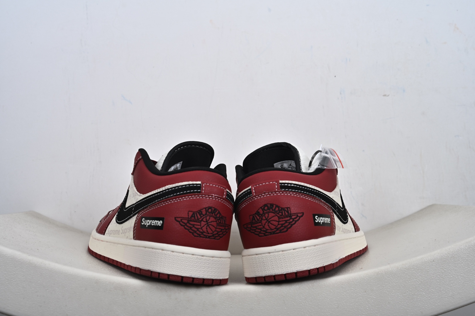 定制版 Air Jordan 1 Low 定制配色 supreme联名 定制AJ联名-高端定制 低帮复古文化板鞋 QJ1988-008-Top High Quatity Cheap Sneakers Fashion Clothing Clothes Bags handbags Shoes of all Brand wholesale With The best Quality And Beautiful Price from China Factory Chinese suppliers wholesaler seller 定制版 Air Jordan 1 Low 定制配色 supreme联名 定制AJ联名-高端定制 低帮复古文化板鞋 QJ1988-008