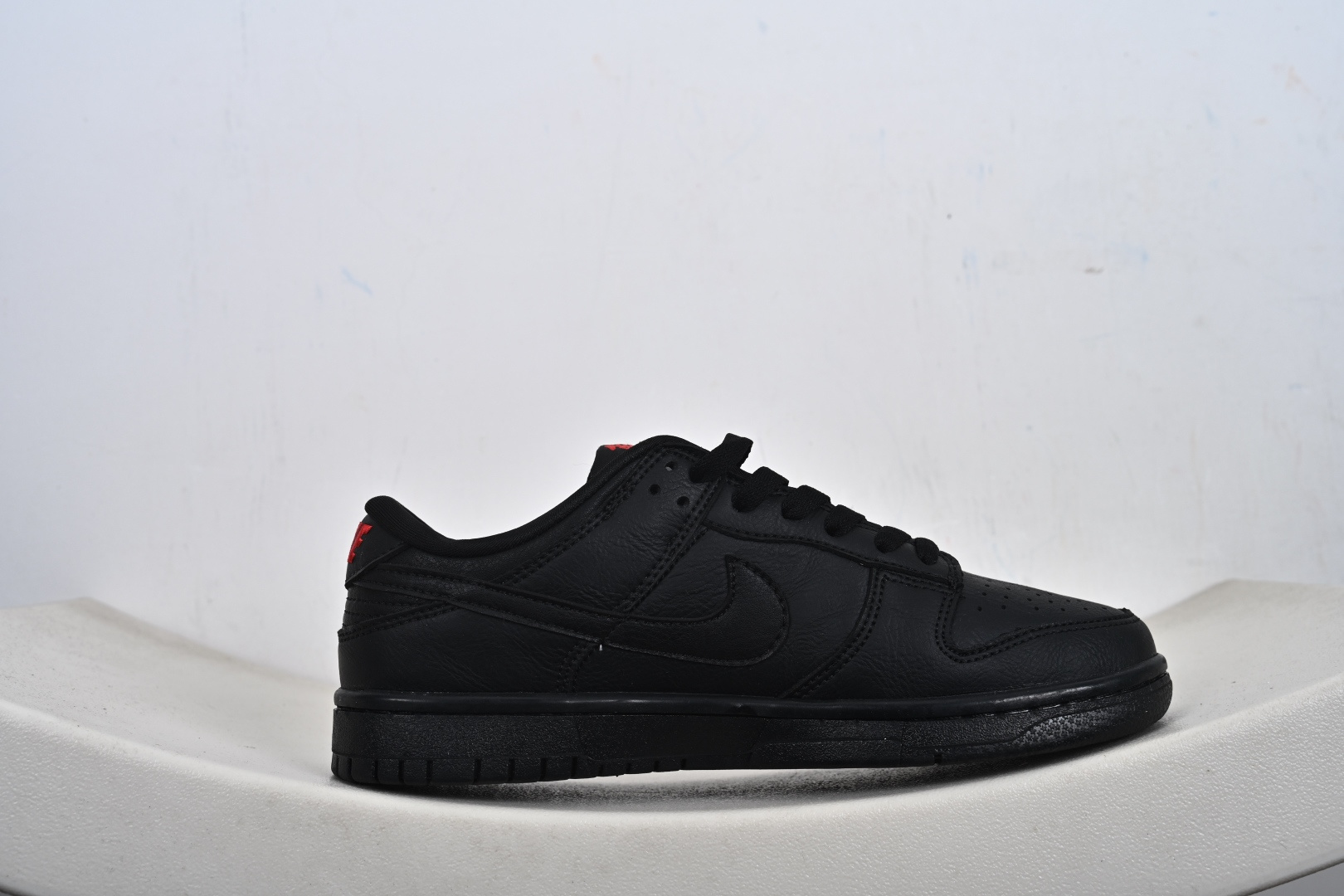 定制版 Nike SB Dunk Low ”马年限定款“——黑红” 高端定制 低帮休闲板鞋 YF9511-925-Top High Quatity Cheap Sneakers Fashion Clothing Clothes Bags handbags Shoes of all Brand wholesale With The best Quality And Beautiful Price from China Factory Chinese suppliers wholesaler seller 定制版 Nike SB Dunk Low ”马年限定款“——黑红” 高端定制 低帮休闲板鞋 YF9511-925