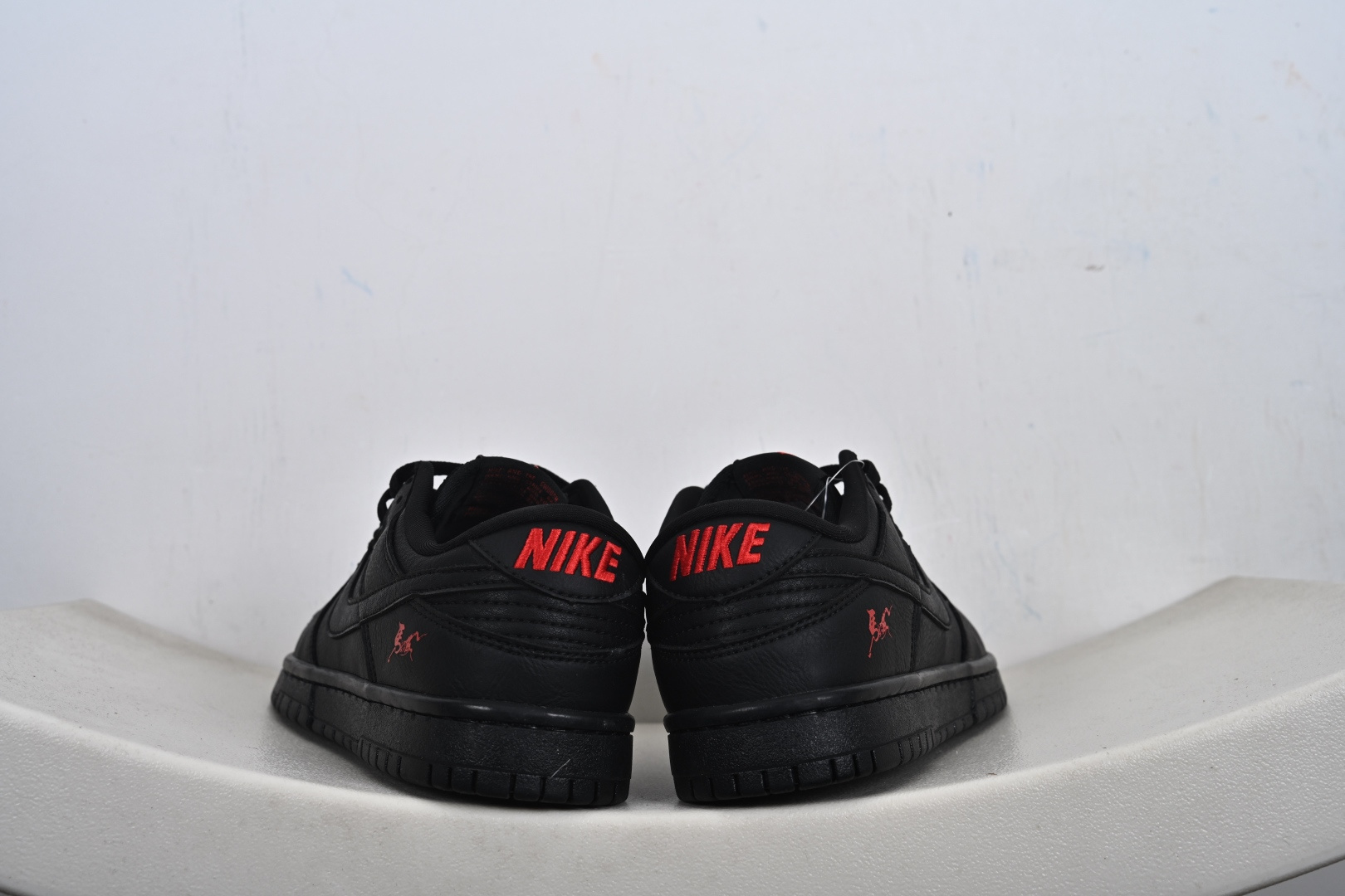 定制版 Nike SB Dunk Low ”马年限定款“——黑红” 高端定制 低帮休闲板鞋 YF9511-925-Top High Quatity Cheap Sneakers Fashion Clothing Clothes Bags handbags Shoes of all Brand wholesale With The best Quality And Beautiful Price from China Factory Chinese suppliers wholesaler seller 定制版 Nike SB Dunk Low ”马年限定款“——黑红” 高端定制 低帮休闲板鞋 YF9511-925