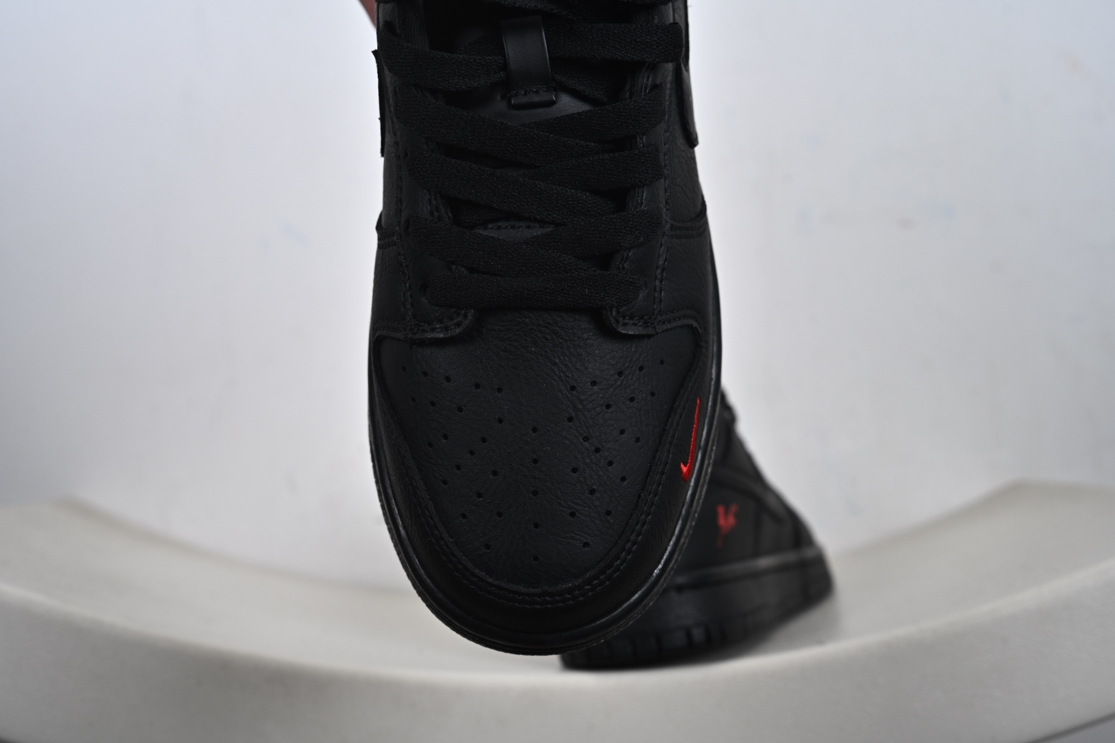 定制版 Nike SB Dunk Low ”马年限定款“——黑红” 高端定制 低帮休闲板鞋 YF9511-925-Top High Quatity Cheap Sneakers Fashion Clothing Clothes Bags handbags Shoes of all Brand wholesale With The best Quality And Beautiful Price from China Factory Chinese suppliers wholesaler seller 定制版 Nike SB Dunk Low ”马年限定款“——黑红” 高端定制 低帮休闲板鞋 YF9511-925