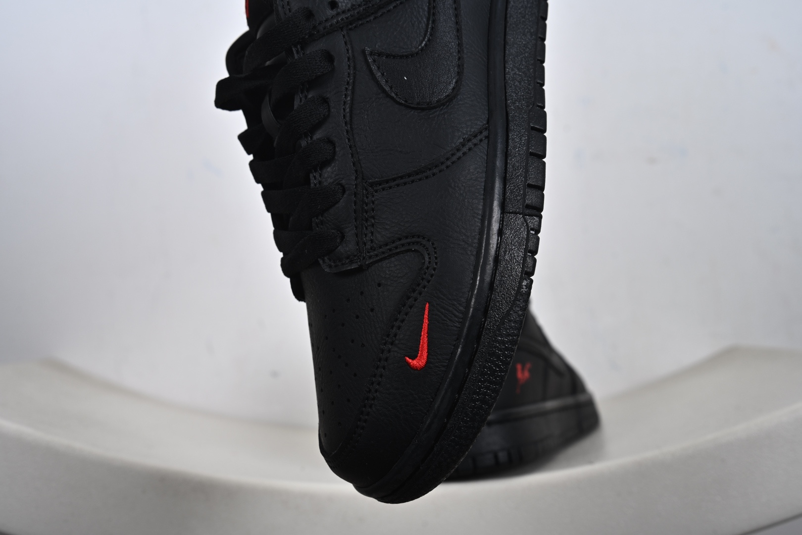 定制版 Nike SB Dunk Low ”马年限定款“——黑红” 高端定制 低帮休闲板鞋 YF9511-925-Top High Quatity Cheap Sneakers Fashion Clothing Clothes Bags handbags Shoes of all Brand wholesale With The best Quality And Beautiful Price from China Factory Chinese suppliers wholesaler seller 定制版 Nike SB Dunk Low ”马年限定款“——黑红” 高端定制 低帮休闲板鞋 YF9511-925