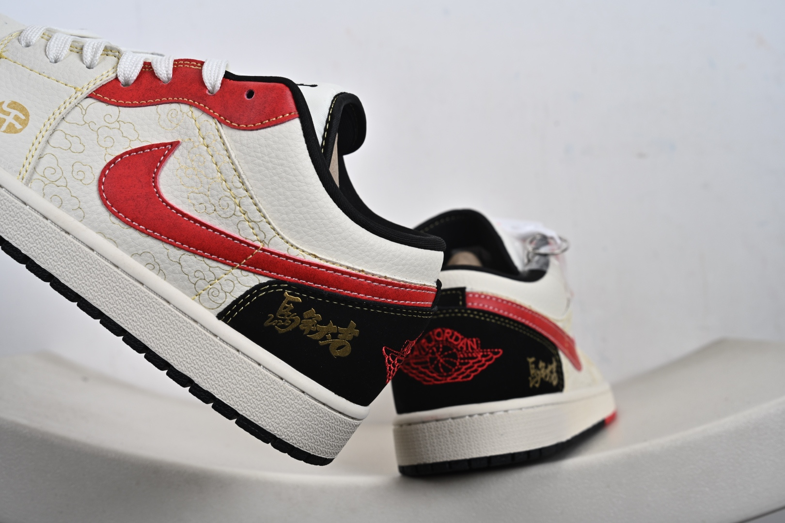 定制版 2026马年典藏款AJ1炸场 Air Jordan 1 Low 马年限定把中式年味与街头经典玩到极致 米白皮革 QL1988-004-Top High Quatity Cheap Sneakers Fashion Clothing Clothes Bags handbags Shoes of all Brand wholesale With The best Quality And Beautiful Price from China Factory Chinese suppliers wholesaler seller 定制版 2026马年典藏款AJ1炸场 Air Jordan 1 Low 马年限定把中式年味与街头经典玩到极致 米白皮革 QL1988-004