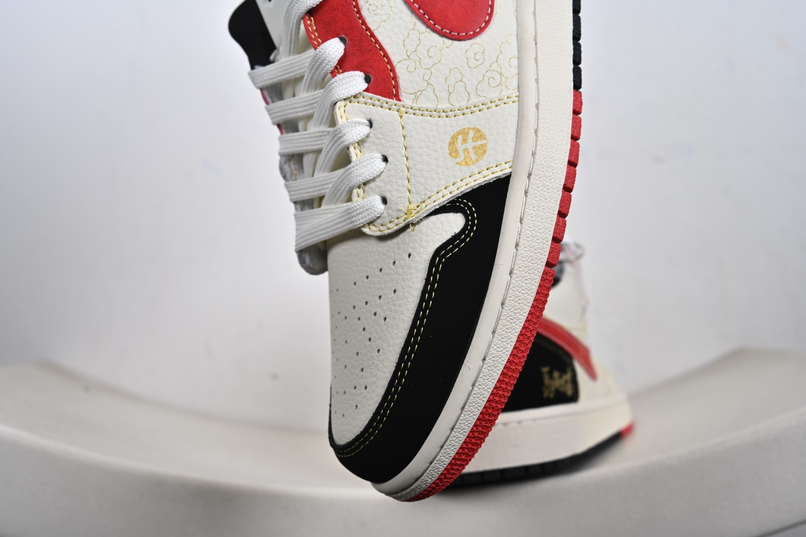 定制版 2026马年典藏款AJ1炸场 Air Jordan 1 Low 马年限定把中式年味与街头经典玩到极致 米白皮革 QL1988-004-Top High Quatity Cheap Sneakers Fashion Clothing Clothes Bags handbags Shoes of all Brand wholesale With The best Quality And Beautiful Price from China Factory Chinese suppliers wholesaler seller 定制版 2026马年典藏款AJ1炸场 Air Jordan 1 Low 马年限定把中式年味与街头经典玩到极致 米白皮革 QL1988-004
