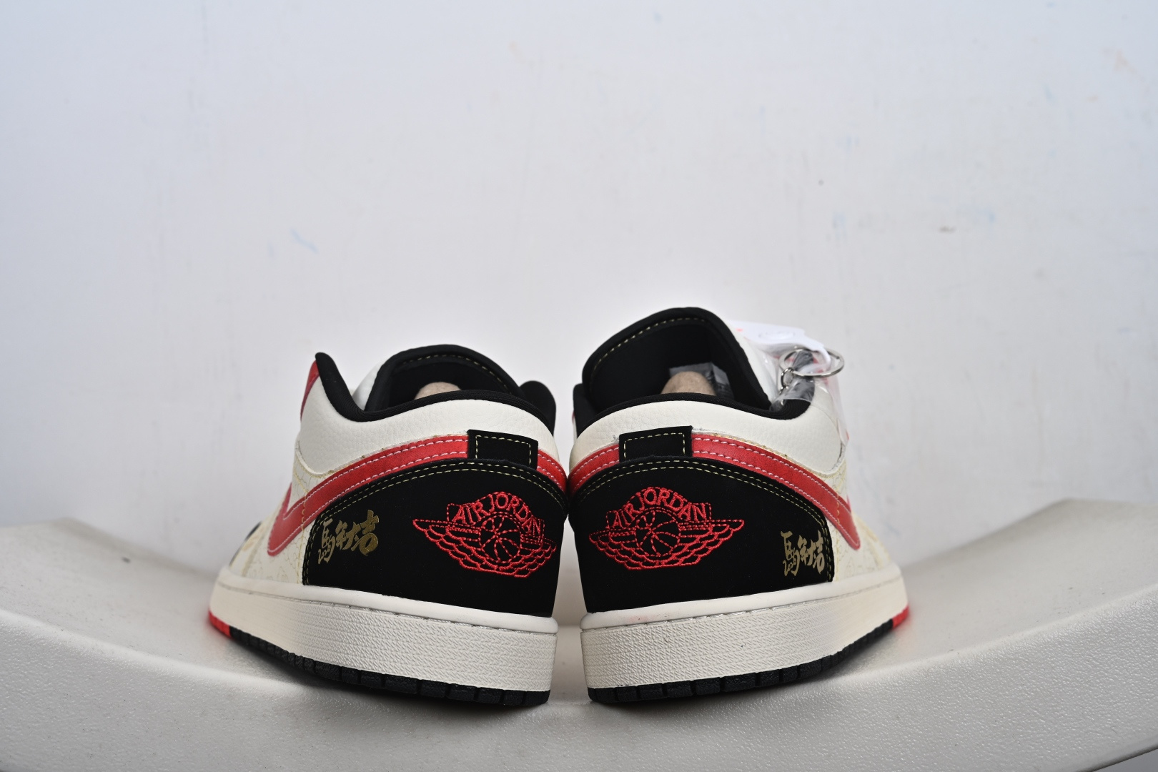 定制版 2026马年典藏款AJ1炸场 Air Jordan 1 Low 马年限定把中式年味与街头经典玩到极致 米白皮革 QL1988-004-Top High Quatity Cheap Sneakers Fashion Clothing Clothes Bags handbags Shoes of all Brand wholesale With The best Quality And Beautiful Price from China Factory Chinese suppliers wholesaler seller 定制版 2026马年典藏款AJ1炸场 Air Jordan 1 Low 马年限定把中式年味与街头经典玩到极致 米白皮革 QL1988-004