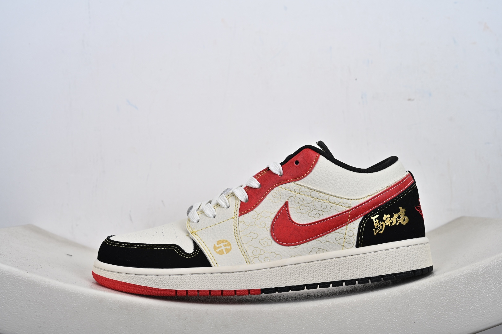 定制版 2026马年典藏款AJ1炸场 Air Jordan 1 Low 马年限定把中式年味与街头经典玩到极致 米白皮革 QL1988-004-Top High Quatity Cheap Sneakers Fashion Clothing Clothes Bags handbags Shoes of all Brand wholesale With The best Quality And Beautiful Price from China Factory Chinese suppliers wholesaler seller 定制版 2026马年典藏款AJ1炸场 Air Jordan 1 Low 马年限定把中式年味与街头经典玩到极致 米白皮革 QL1988-004