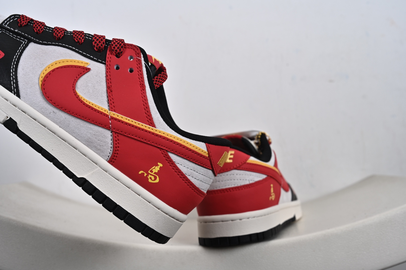 定制版 红黑生肖 Dunk年味拉满 Nike Dunk Low CX5050-Y63以马年生肖为灵感 把国风年味和街头经典狠狠融合