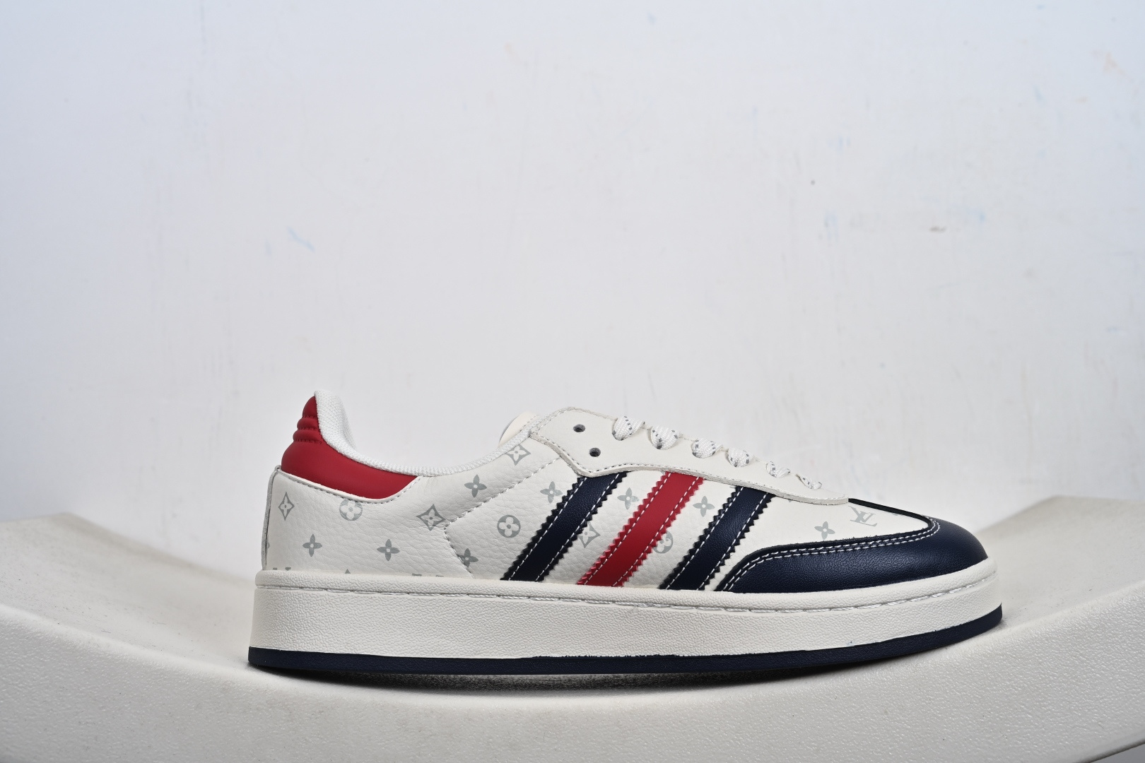 定制版 Adidas originals GAZELLE INDOOR Indoor T头鞋 LV联名 防滑耐磨轻便 低帮板鞋 XD6188-101-Top High Quatity Cheap Sneakers Fashion Clothing Clothes Bags handbags Shoes of all Brand wholesale With The best Quality And Beautiful Price from China Factory Chinese suppliers wholesaler seller 定制版 Adidas originals GAZELLE INDOOR Indoor T头鞋 LV联名 防滑耐磨轻便 低帮板鞋 XD6188-101