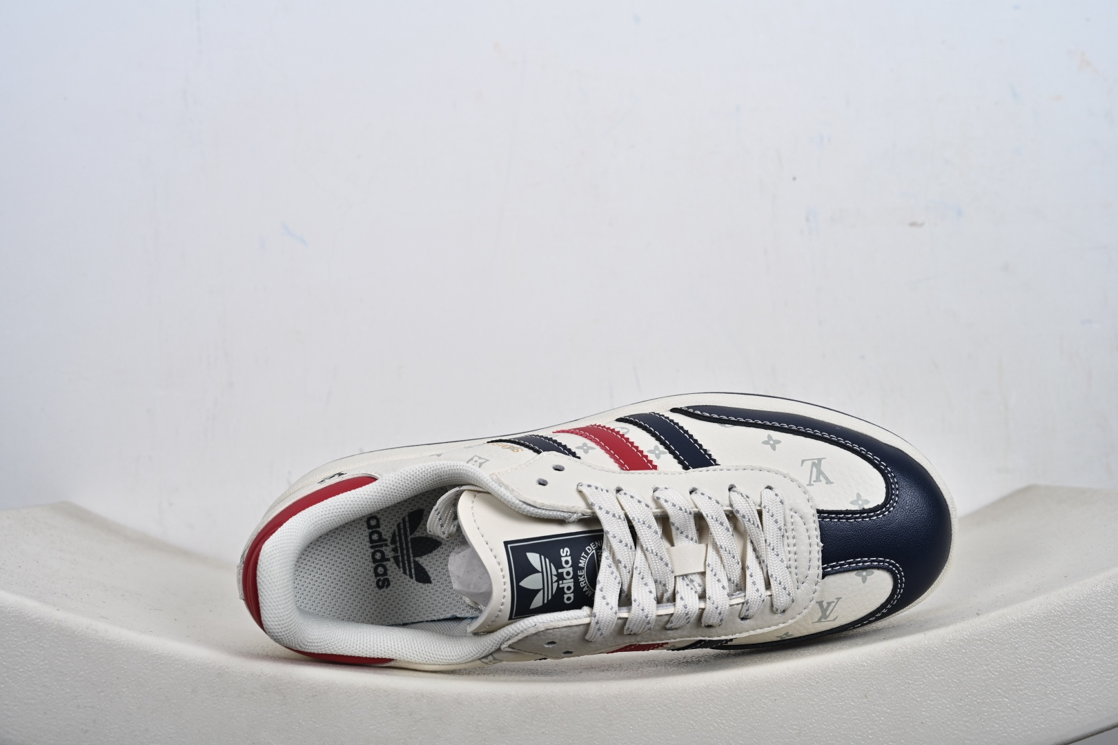 定制版 Adidas originals GAZELLE INDOOR Indoor T头鞋 LV联名 防滑耐磨轻便 低帮板鞋 XD6188-101-Top High Quatity Cheap Sneakers Fashion Clothing Clothes Bags handbags Shoes of all Brand wholesale With The best Quality And Beautiful Price from China Factory Chinese suppliers wholesaler seller 定制版 Adidas originals GAZELLE INDOOR Indoor T头鞋 LV联名 防滑耐磨轻便 低帮板鞋 XD6188-101