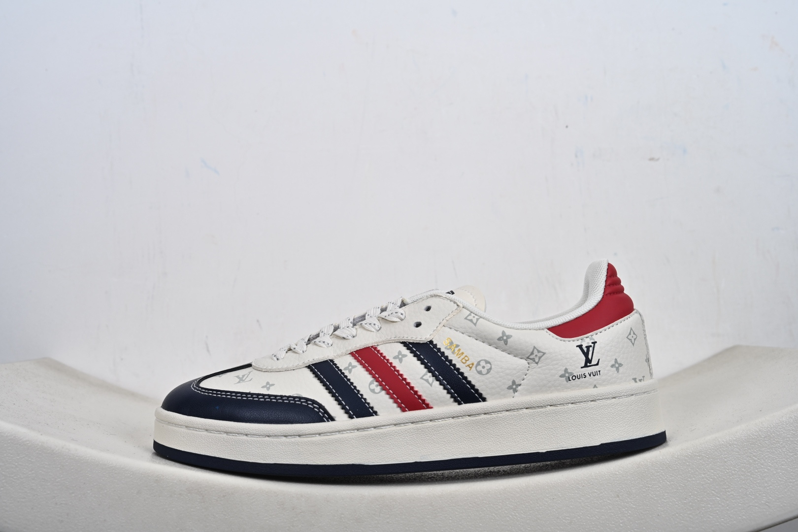 定制版 Adidas originals GAZELLE INDOOR Indoor T头鞋 LV联名 防滑耐磨轻便 低帮板鞋 XD6188-101-Top High Quatity Cheap Sneakers Fashion Clothing Clothes Bags handbags Shoes of all Brand wholesale With The best Quality And Beautiful Price from China Factory Chinese suppliers wholesaler seller 定制版 Adidas originals GAZELLE INDOOR Indoor T头鞋 LV联名 防滑耐磨轻便 低帮板鞋 XD6188-101