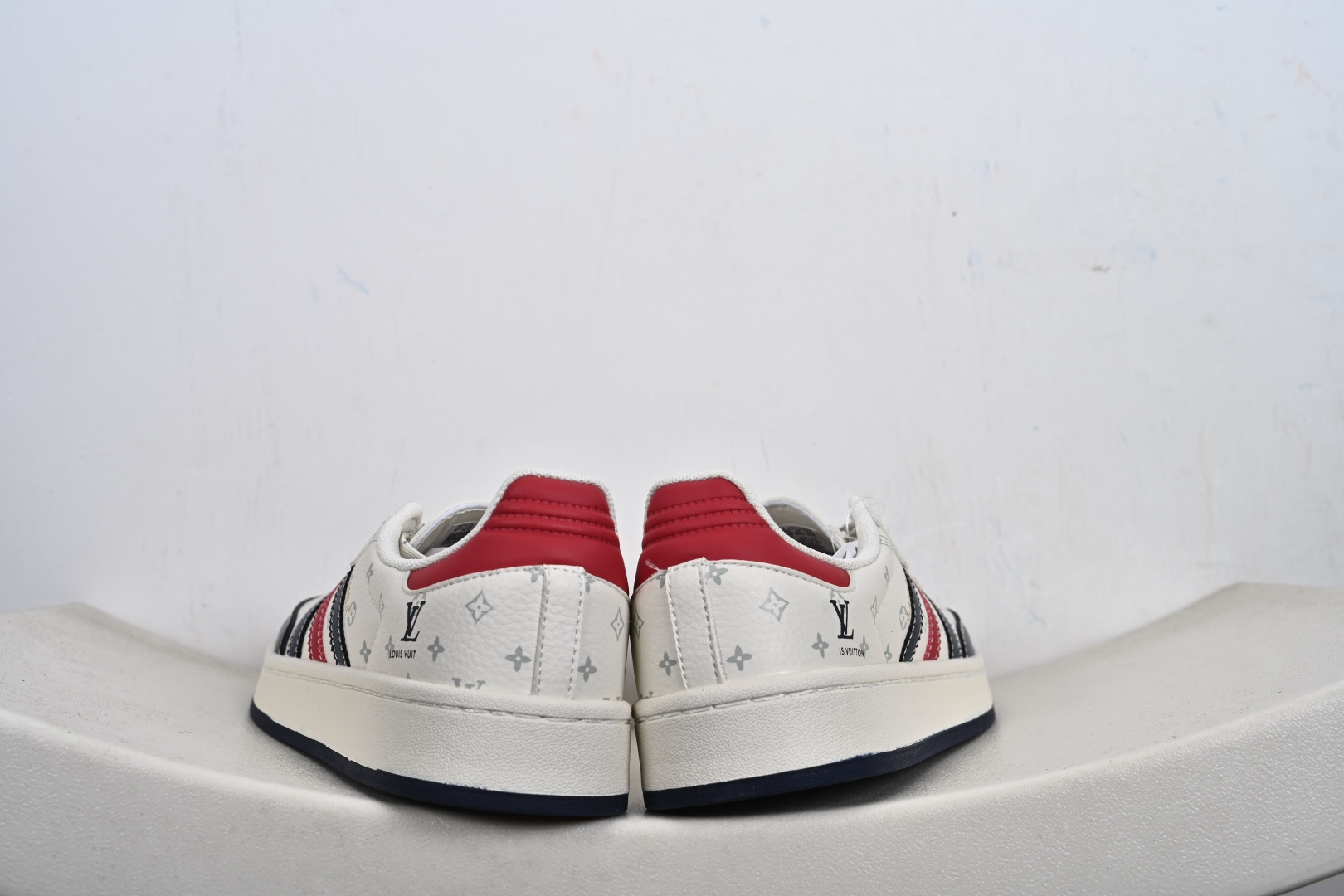 定制版 Adidas originals GAZELLE INDOOR Indoor T头鞋 LV联名 防滑耐磨轻便 低帮板鞋 XD6188-101-Top High Quatity Cheap Sneakers Fashion Clothing Clothes Bags handbags Shoes of all Brand wholesale With The best Quality And Beautiful Price from China Factory Chinese suppliers wholesaler seller 定制版 Adidas originals GAZELLE INDOOR Indoor T头鞋 LV联名 防滑耐磨轻便 低帮板鞋 XD6188-101