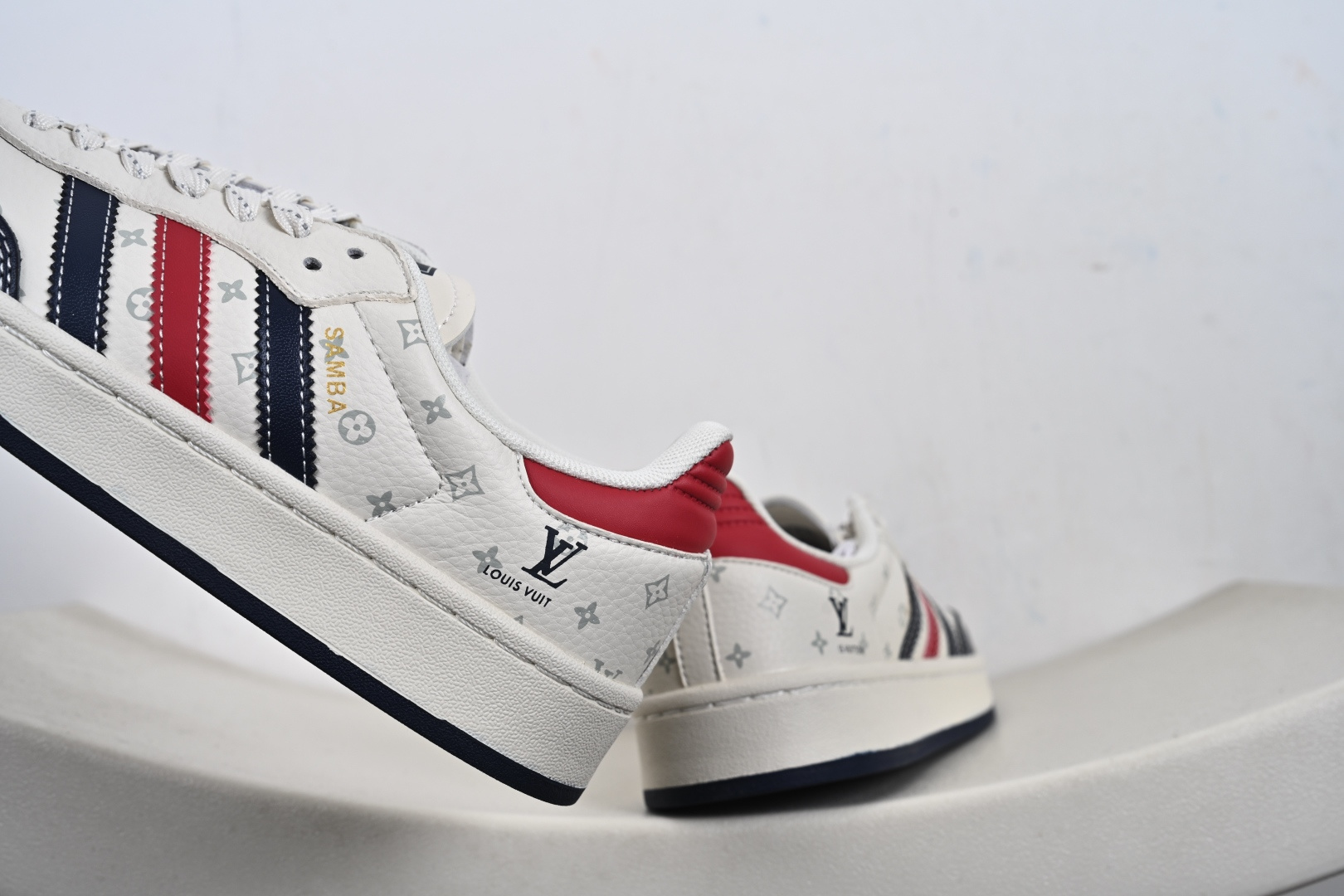 定制版 Adidas originals GAZELLE INDOOR Indoor T头鞋 LV联名 防滑耐磨轻便 低帮板鞋 XD6188-101-Top High Quatity Cheap Sneakers Fashion Clothing Clothes Bags handbags Shoes of all Brand wholesale With The best Quality And Beautiful Price from China Factory Chinese suppliers wholesaler seller 定制版 Adidas originals GAZELLE INDOOR Indoor T头鞋 LV联名 防滑耐磨轻便 低帮板鞋 XD6188-101